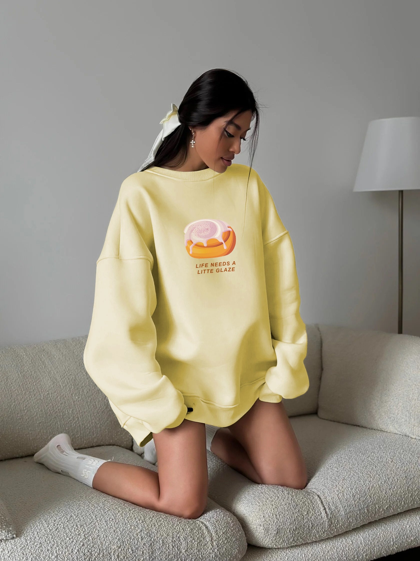 Kadın Oversize Sweatshirt Elbise Bakery Glazed Donut Baskılı Sarı – Bisiklet Yaka, 3 İplik Şardonlu Polar