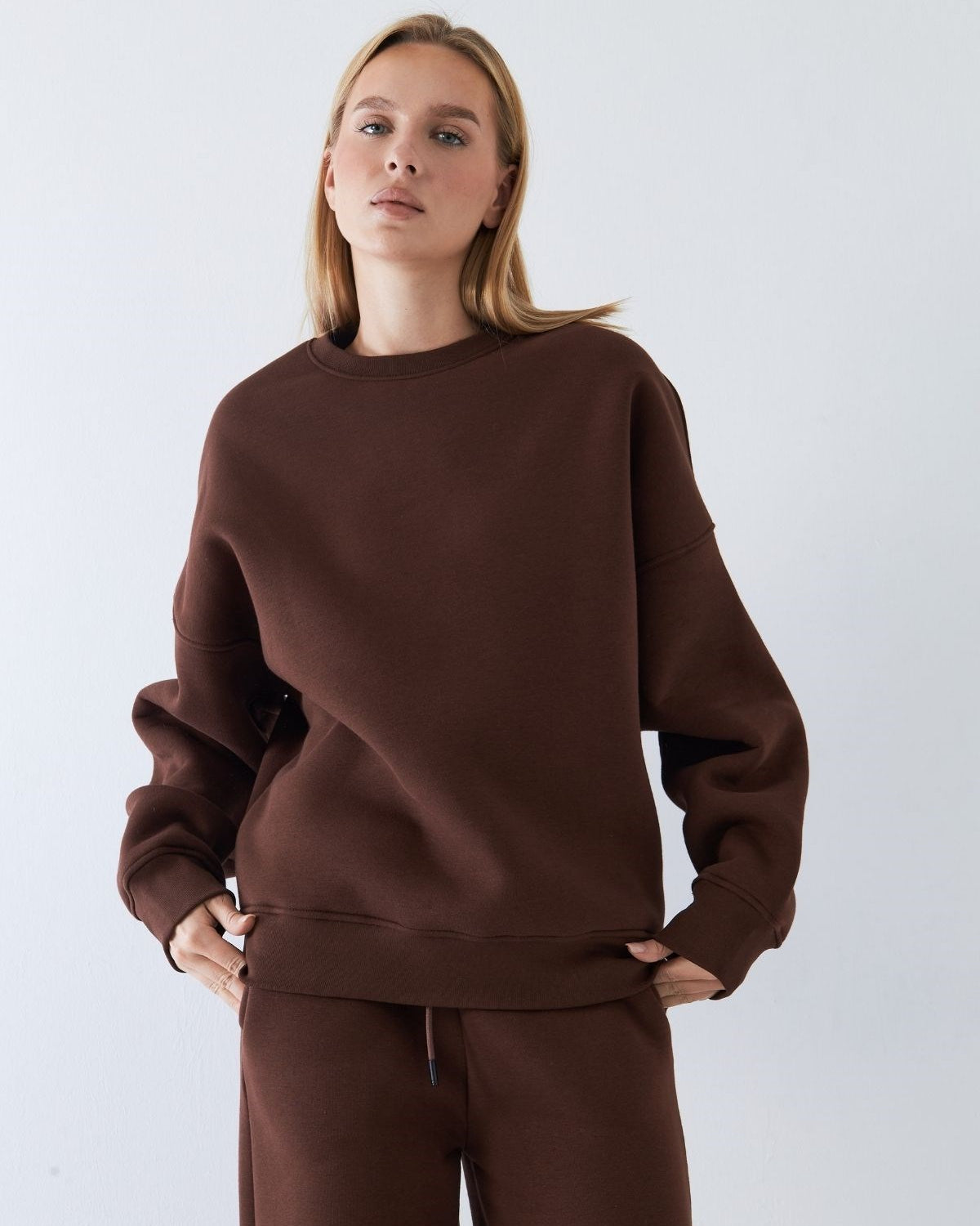 Unisex Oversize Eşofman Takımı Basic Kahverengi – Bisiklet Yaka, Lastikli Paça, 3 İplik Polar