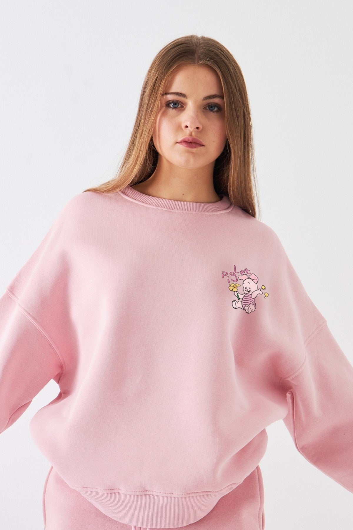 Kadın Oversize Sweatshirt Piglet Bloom Baskılı Pembe – Bisiklet Yaka, 3 İplik Şardonlu Polar