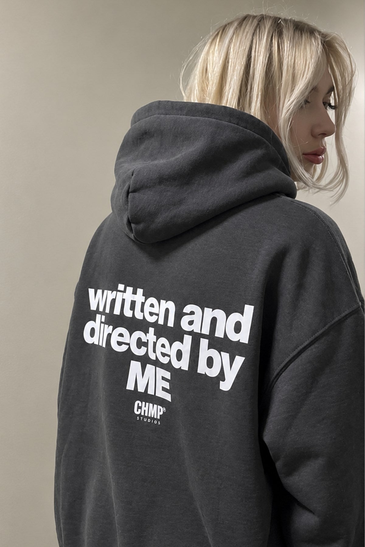 Kadın Oversize Hoodie Written & Directed Baskılı Füme – Kapüşonlu, Sırt Baskılı, 3 İplik