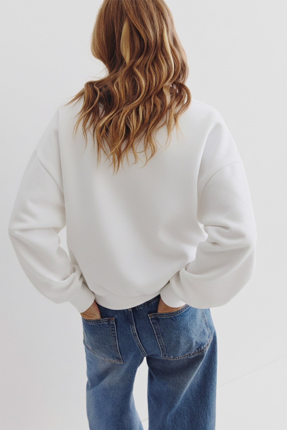 Kadın Oversize Sweatshirt Perles d’Élégance Baskılı Beyaz – Bisiklet Yaka, 3 İplik Şardonlu Polar