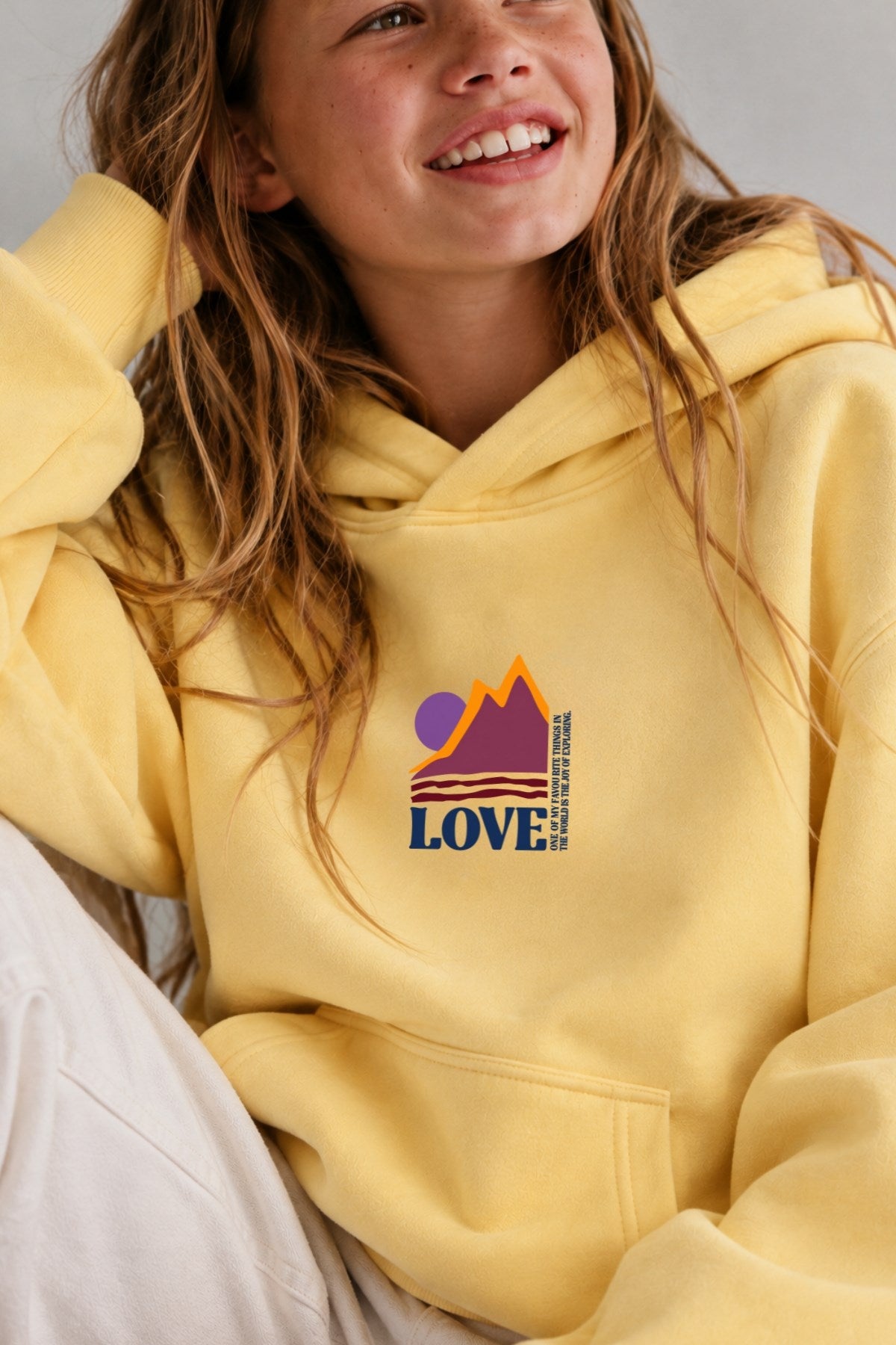 Kız Çocuk Oversize Hoodie Love Mount Baskılı Sarı – Kapüşonlu, Cepli, 3 İplik Polar