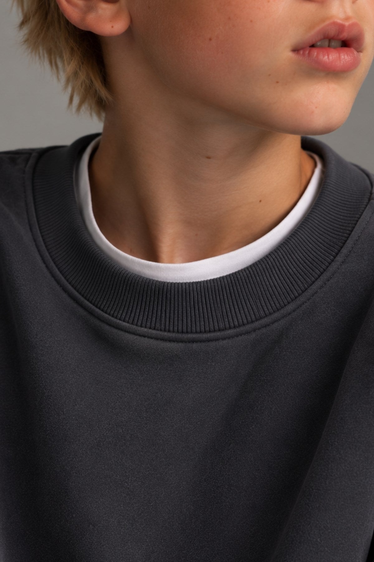 Erkek Çocuk Oversize Sweatshirt Basic Füme – Bisiklet yaka, 3 iplik şardonlu polar