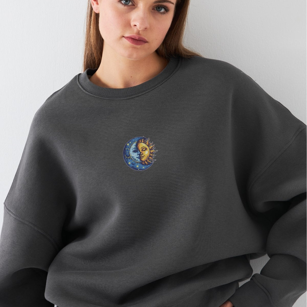 Kadın Oversize Sweatshirt Sun & Moon Baskılı Füme – Bisiklet Yaka, 3 İplik Şardonlu Polar