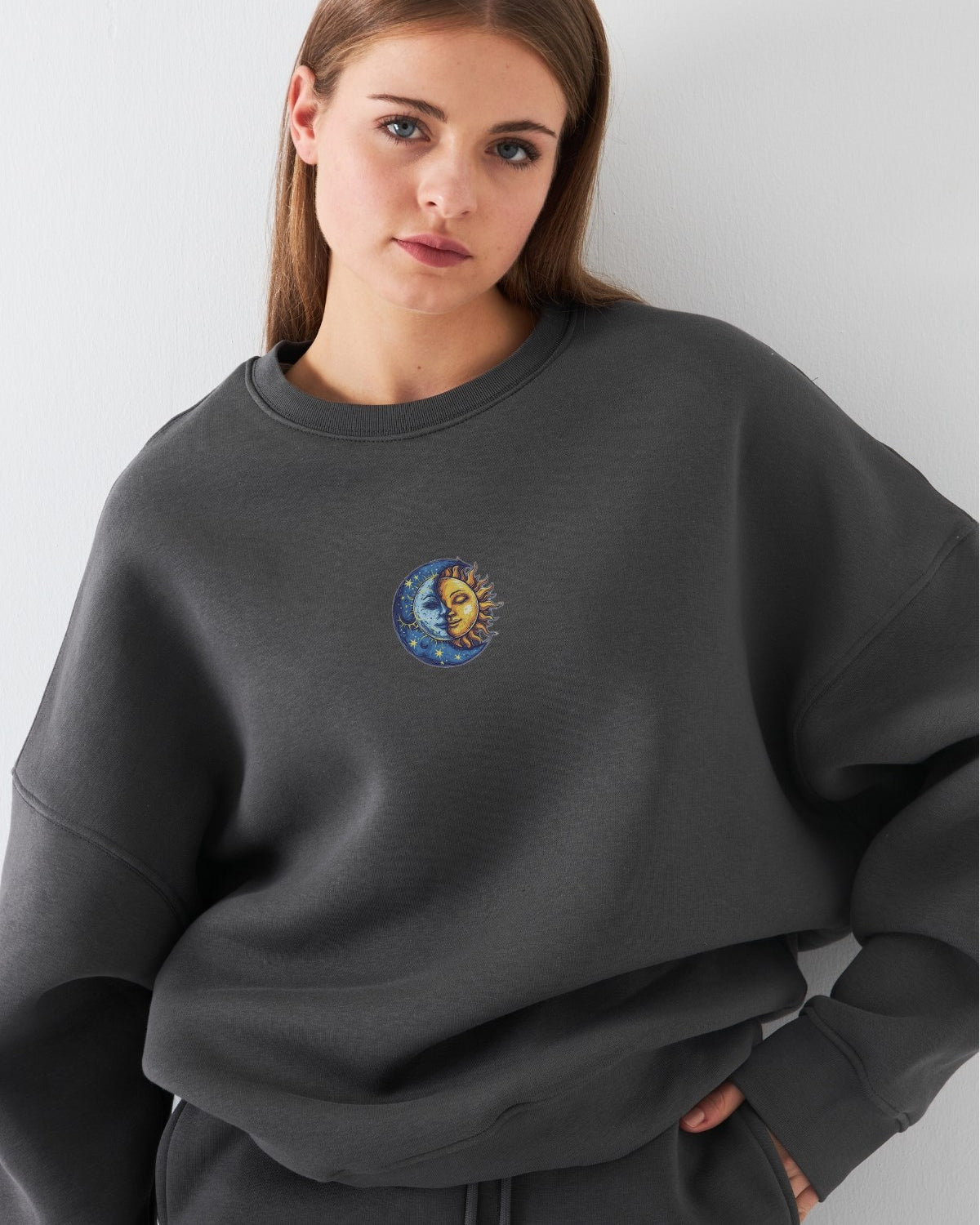 Kadın Oversize Sweatshirt Sun & Moon Baskılı Füme – Bisiklet Yaka, 3 İplik Şardonlu Polar