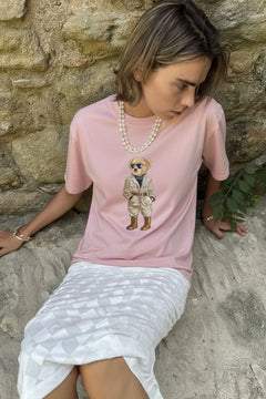 Kadın Oversize Tişört Trench Bear Baskılı Pembe – Bisiklet Yaka, Rahat Kalıp, %100 Pamuk
