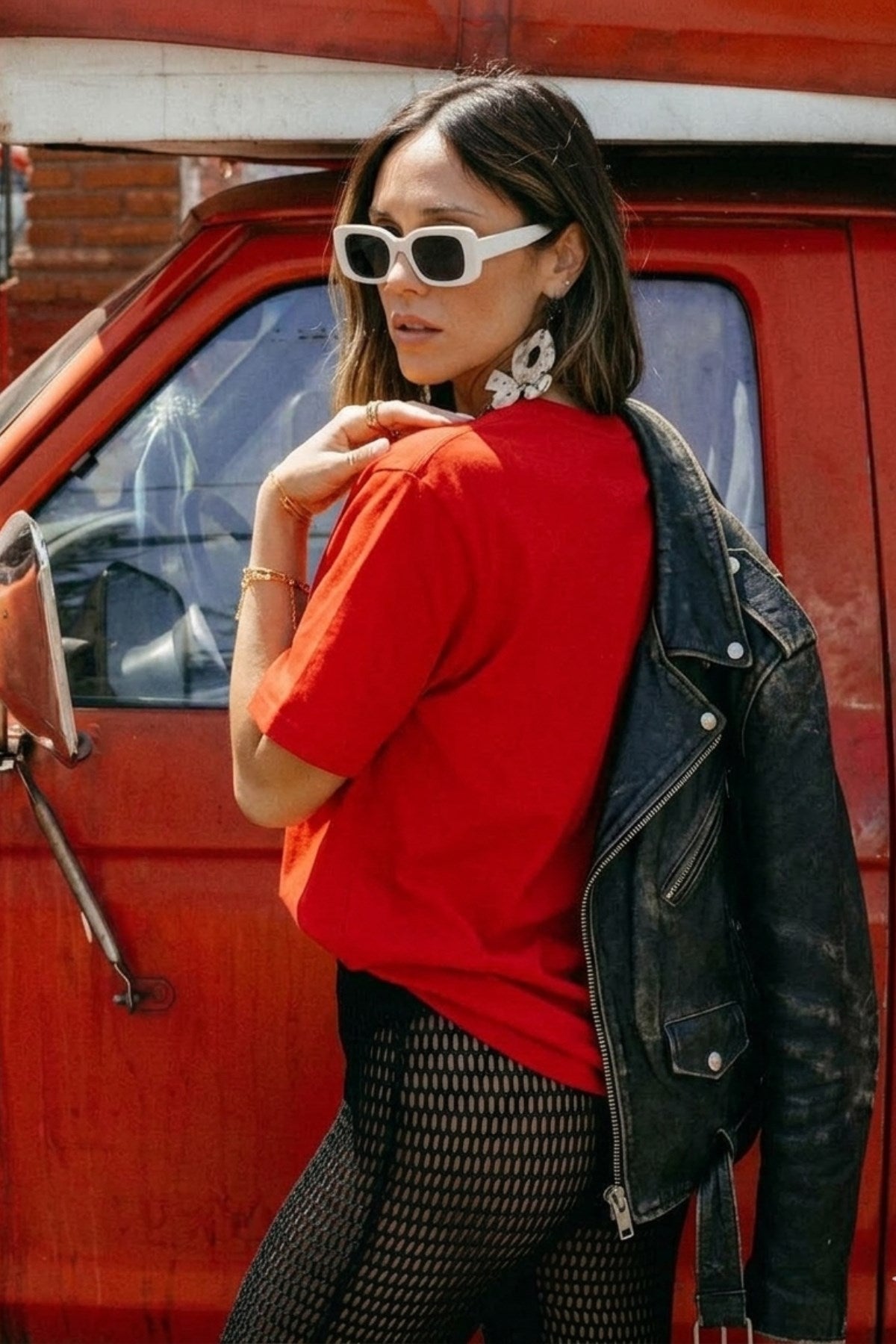 Kadın Oversize Basic Tişört Kırmızı – Bisiklet Yaka, Rahat Kalıp, Yazılık, %100 Pamuk