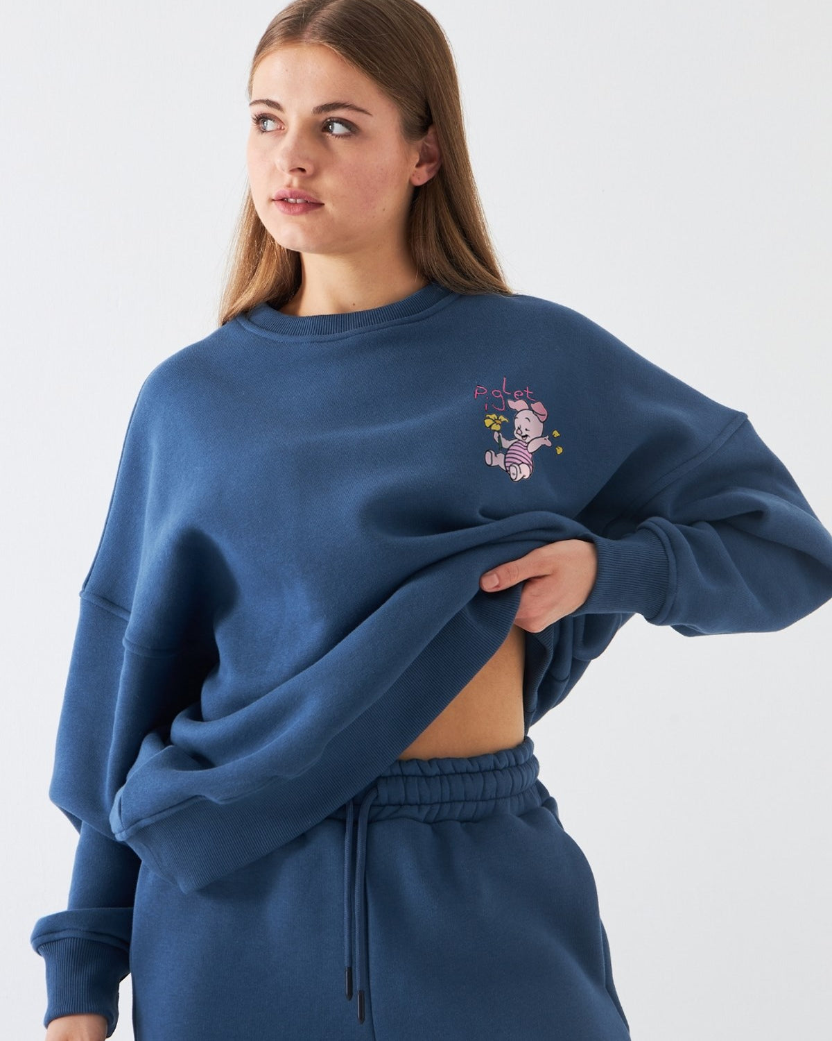 Kadın Oversize Sweatshirt Piglet Bloom Baskılı Marine – Bisiklet Yaka, 3 İplik Şardonlu Polar