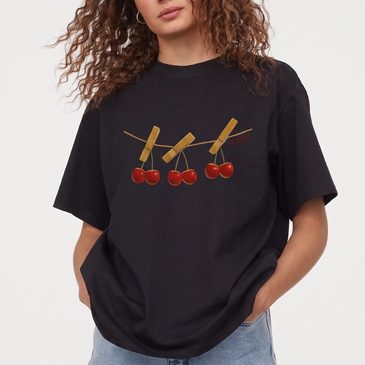 Kadın Oversize Tişört Cherry Mood Baskılı Siyah – Bisiklet Yaka, Rahat Kalıp, %100 Pamuk