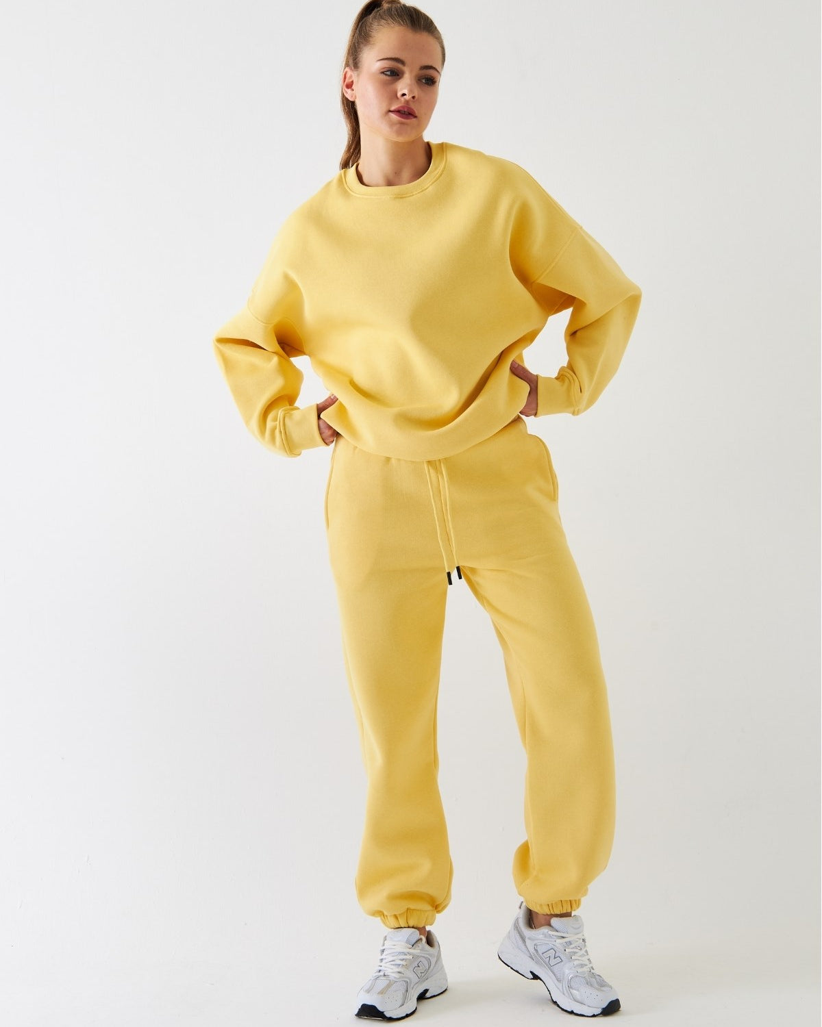 Unisex Oversize Eşofman Takımı Basic Sarı – Bisiklet Yaka, Lastikli Paça, 3 İplik Şardonlu Polar
