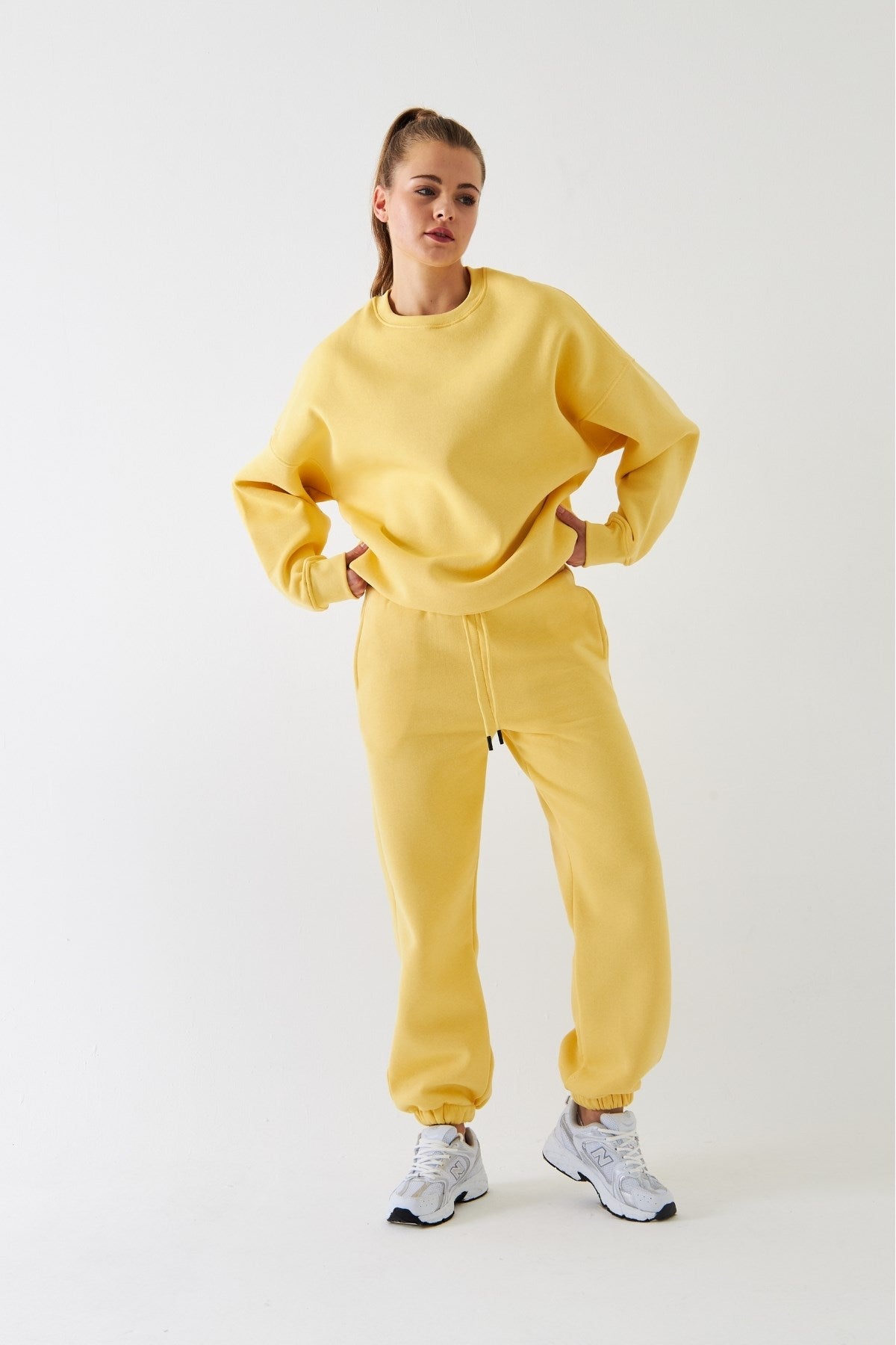 Unisex Oversize Eşofman Takımı Basic Sarı – Bisiklet Yaka, Lastikli Paça, 3 İplik Şardonlu Polar