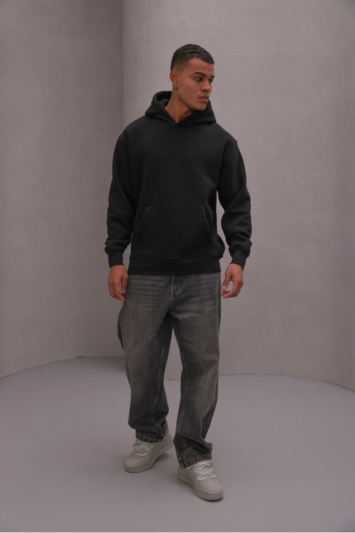 Erkek Oversize Sweatshirt Hoodie Basic Siyah – Kapüşonlu, 3 İplik Polar, Kanguru Cepli