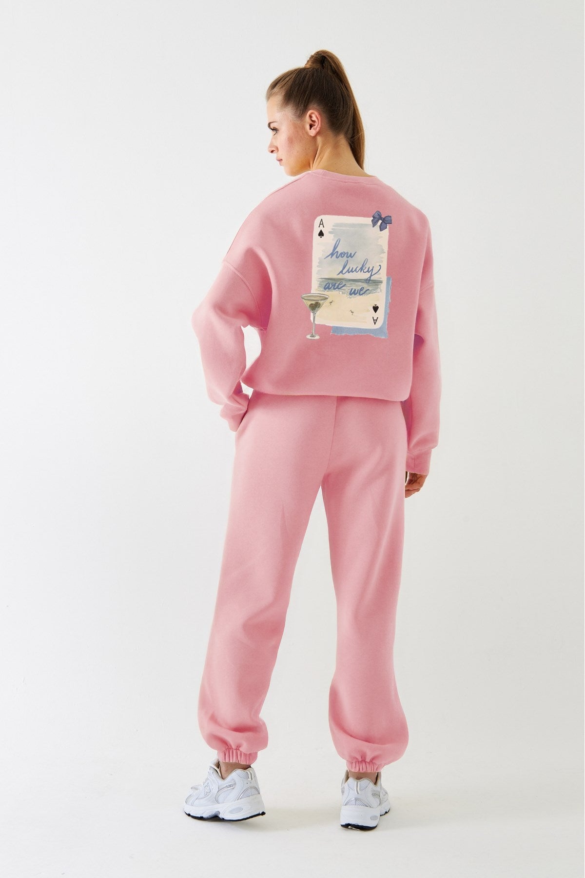 Kadın Oversize Sweatshirt How Lucky Are We Baskılı Pembe – Bisiklet Yaka, 3 İplik Şardonlu Polar