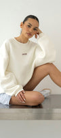 Kadın Oversize Sweatshirt AMORE Beyaz – Bisiklet Yaka, 3 İplik Şardounlu Polar