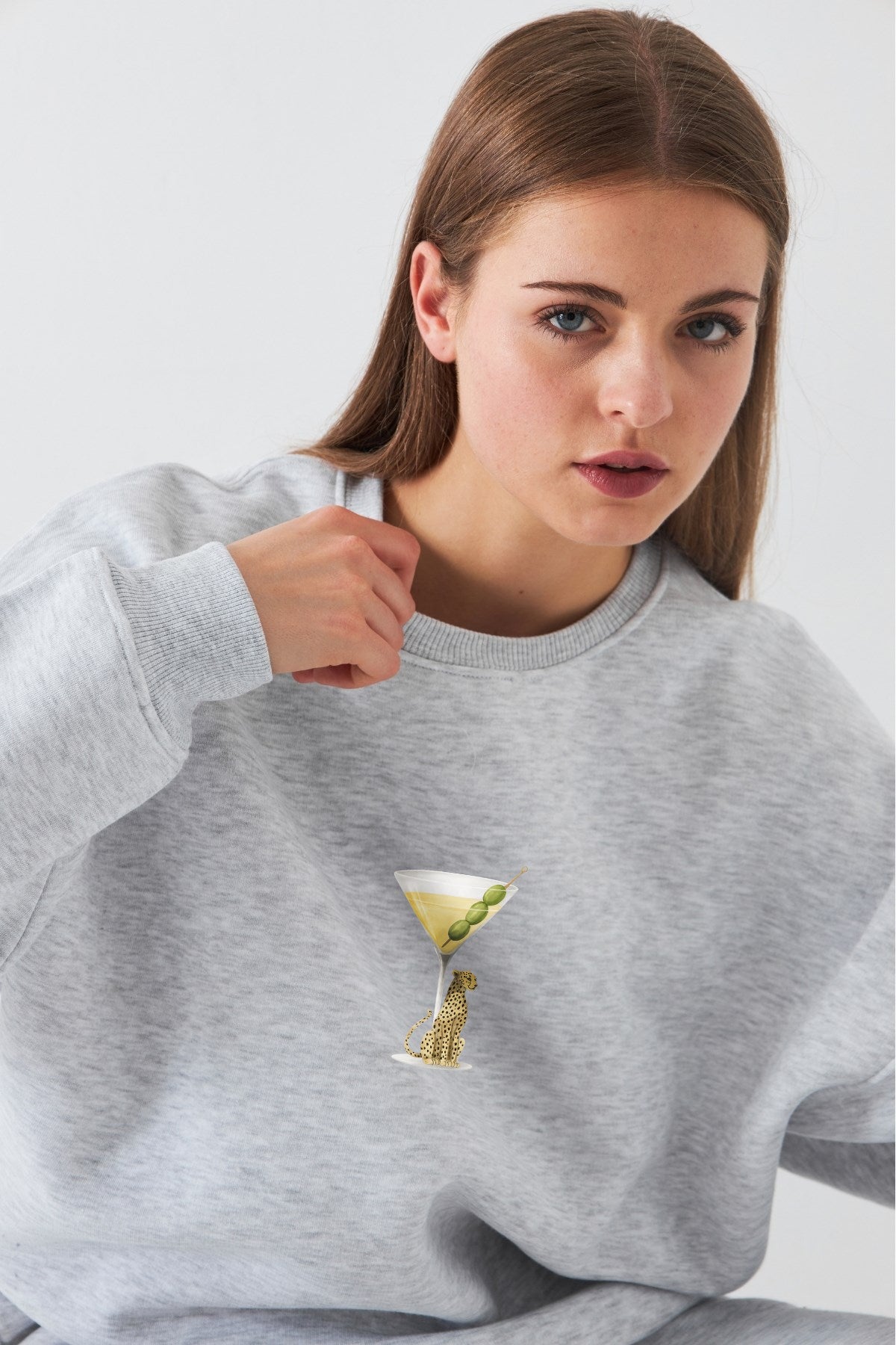 Kadın Oversize Sweatshirt Martini Leopard Baskılı Gri Melanj – Bisiklet Yaka, 3 İplik Şardonlu Polar