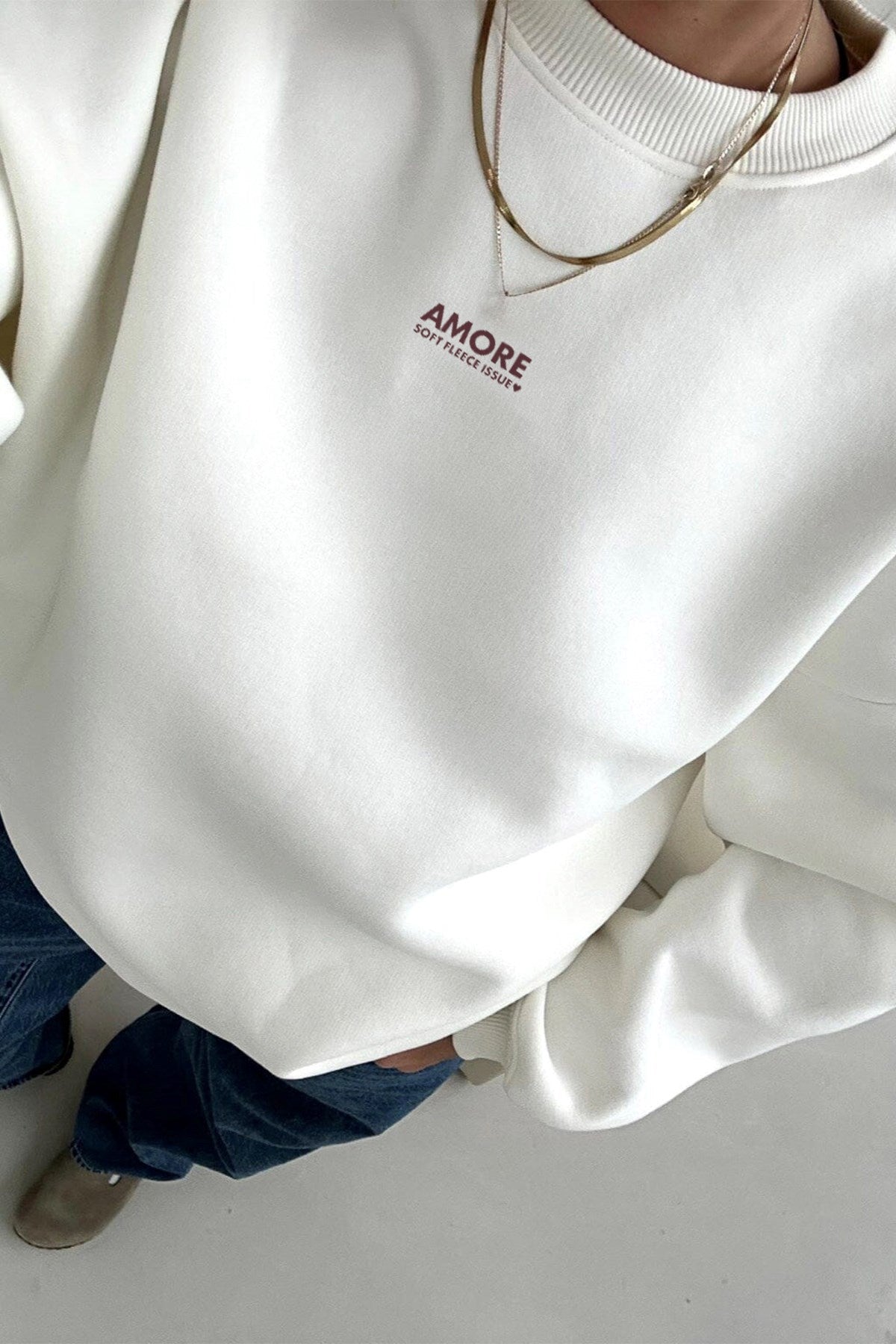 Kadın Oversize Sweatshirt AMORE Beyaz – Bisiklet Yaka, 3 İplik Şardounlu Polar