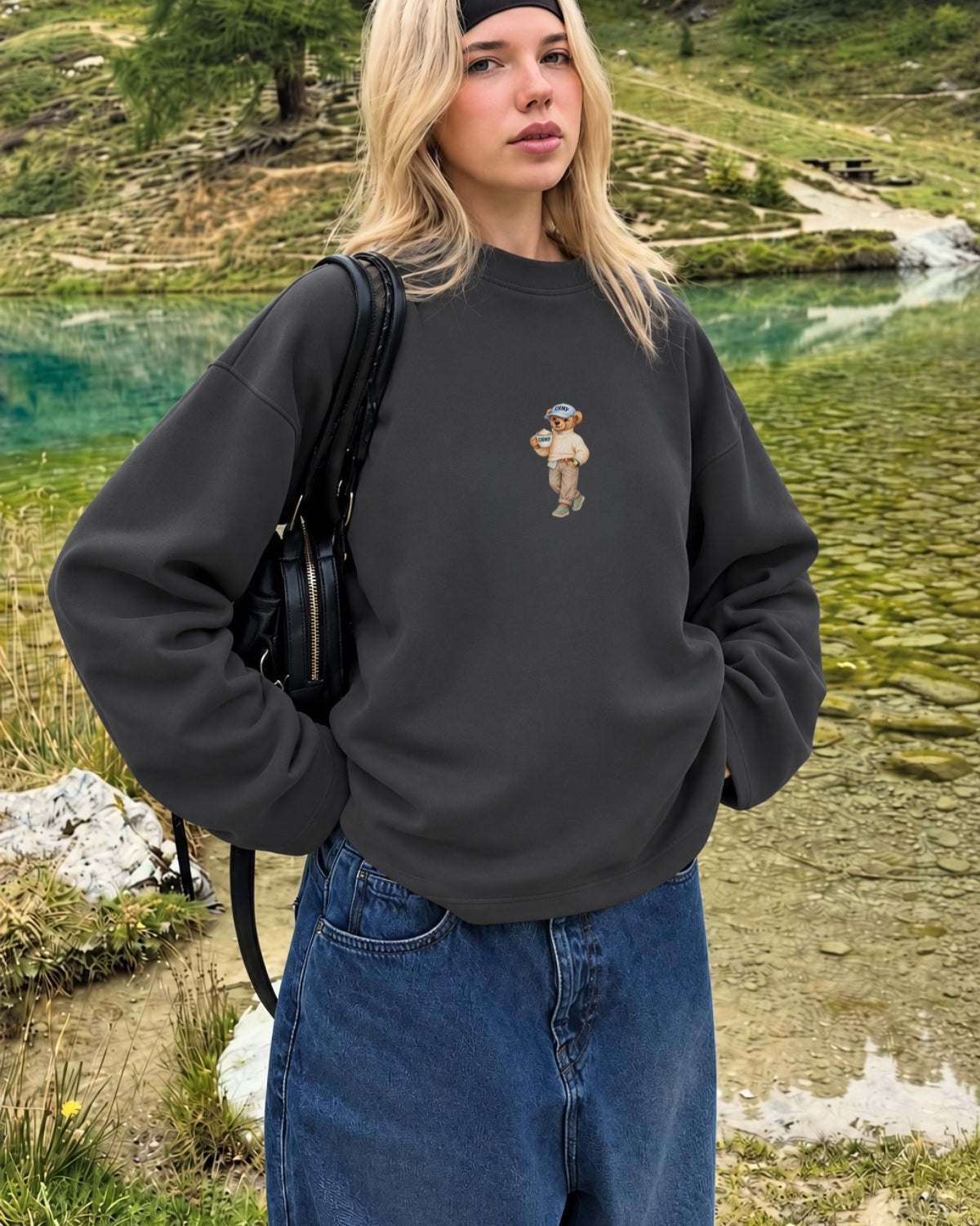 Kadın Relaxed Fit Sweatshirt Coffee Bear Baskılı Füme – Bisiklet Yaka, 3 İplik Şardonsuz, Düşük Omuz