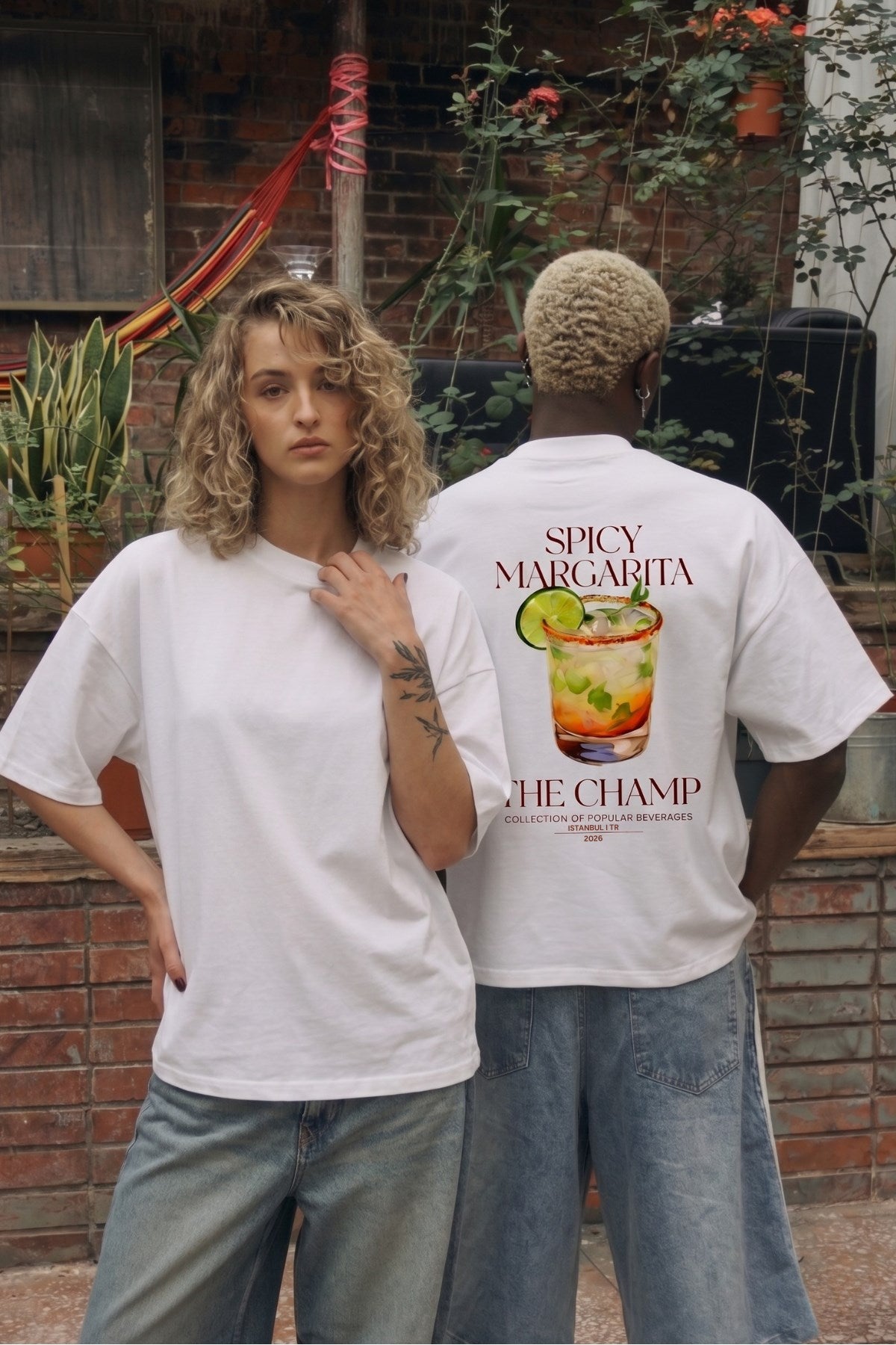 Unisex Oversize Tişört Spicy Margarita Baskılı Beyaz – Bisiklet Yaka, Rahat Kalıp, %100 Pamuk