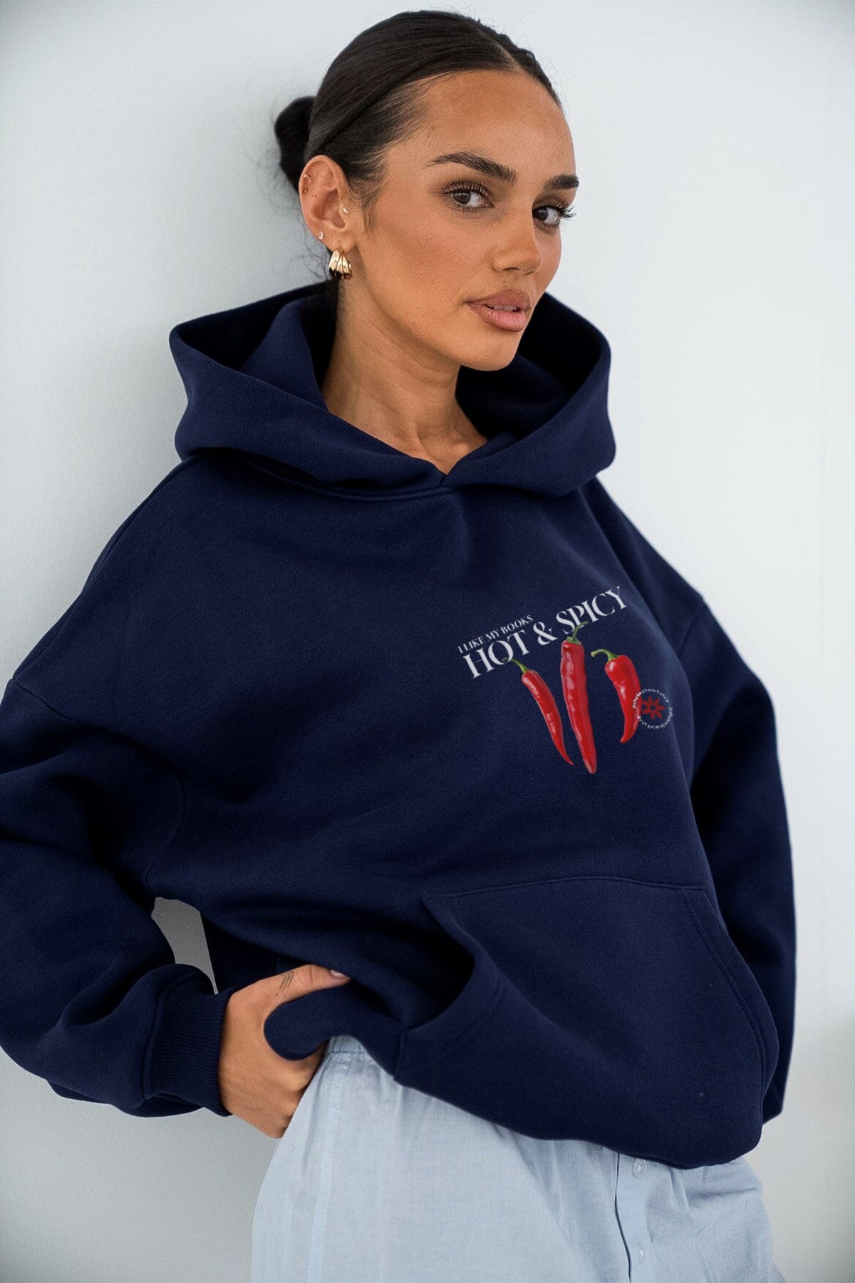 Kadın Oversize Sweatshirt Hoodie Hot & Spicy Baskılı Lacivert – Kapüşonlu, 3 İplik Şardonlu Polar