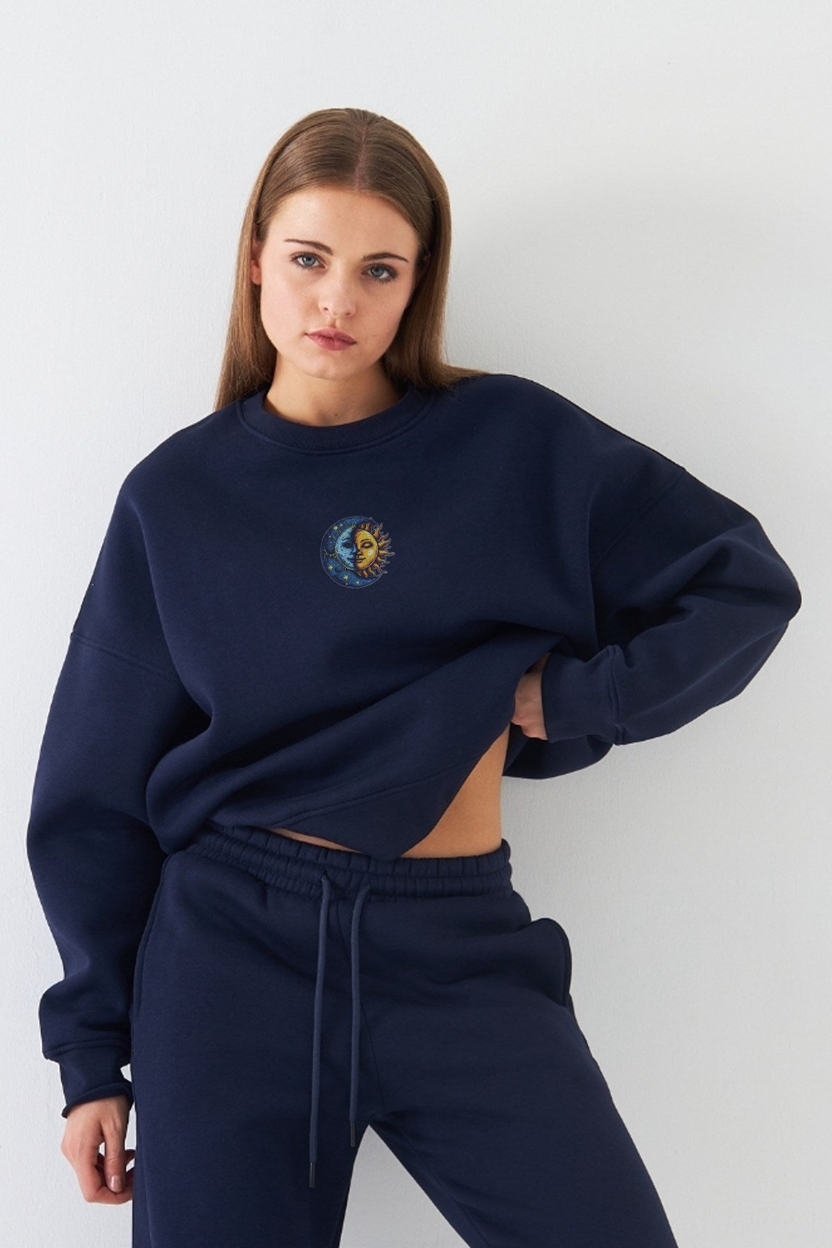 Kadın Oversize Sweatshirt Sun & Moon Baskılı Lacivert – Bisiklet Yaka, 3 İplik Şardonlu Polar