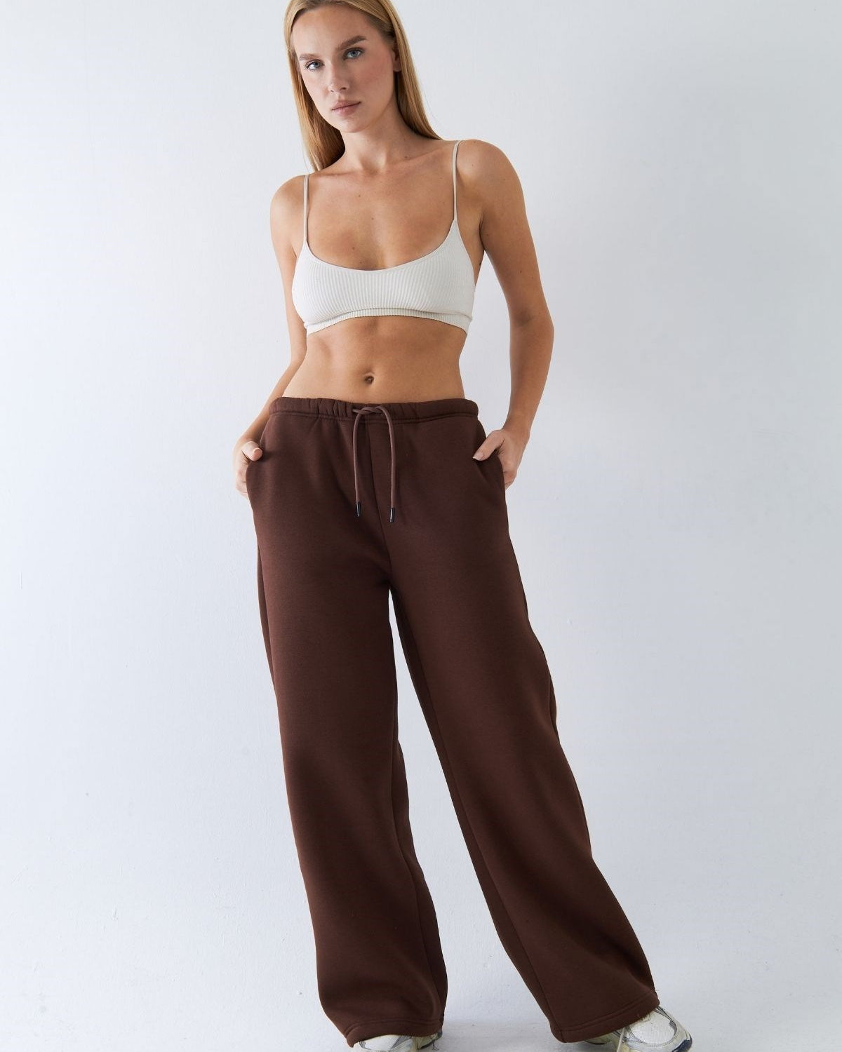 Oversize Unisex Eşofman Altı Kahverengi – 3 İplik Şardonlu, Bol Paça, Cepli, Modern Rahat Kesim