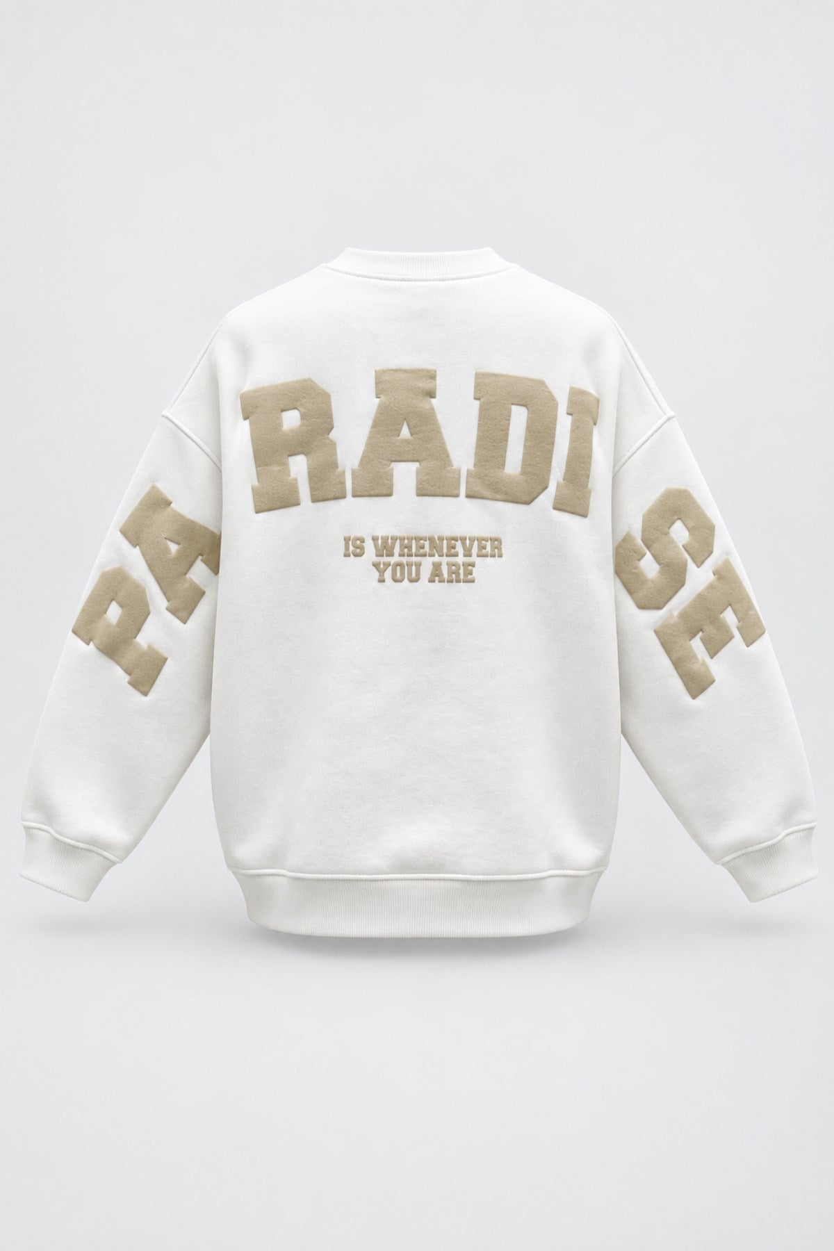 Kadın Oversize Sweatshirt Paradise Varsity Kabartma Baskılı Beyaz – Bisiklet Yaka, 3 İplik Şardonlu Polar