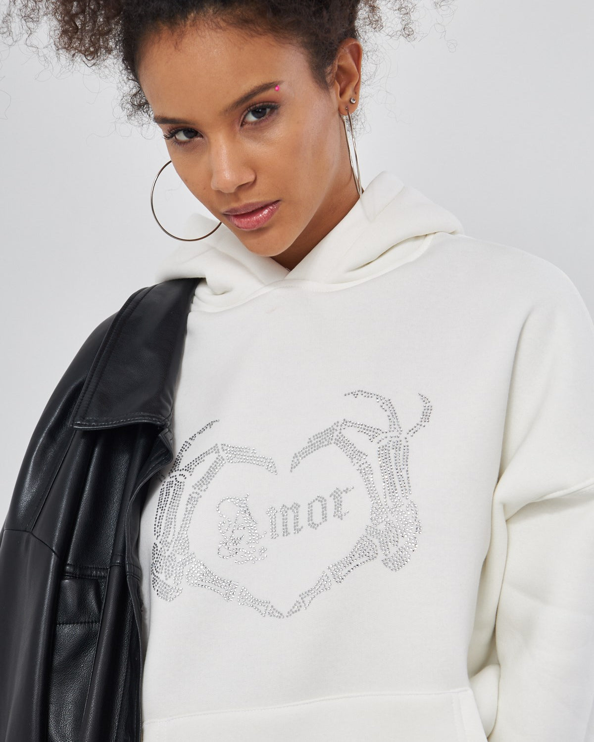 Amor Yazılı Taş Baskılı Kapüşonlu İçi Polar Oversize Beyaz Sweatshirt