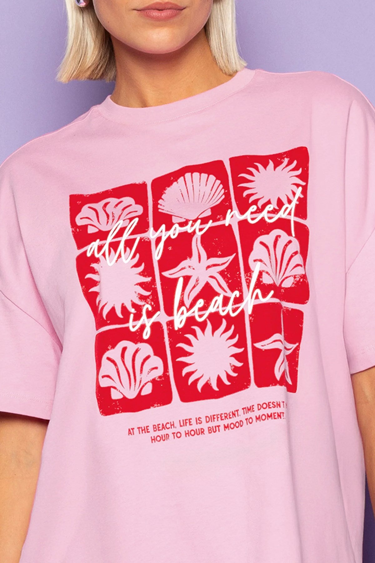 Kadın Oversize Tişört All You Need Is Beach Baskılı Pembe – %100 Pamuk Compact Süprem 24/1
