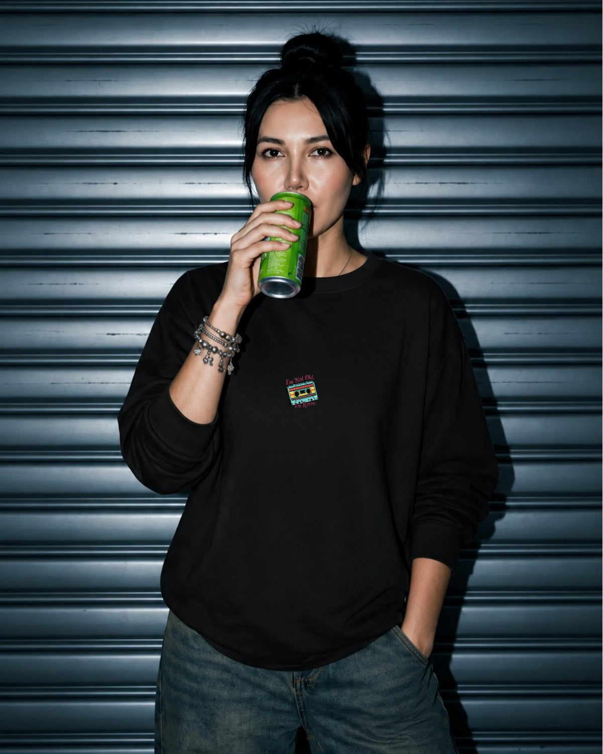 Kadın Oversize Sweatshirt Retro Kaset Baskılı Siyah – Bisiklet Yaka, 3 İplik Şardonlu Polar