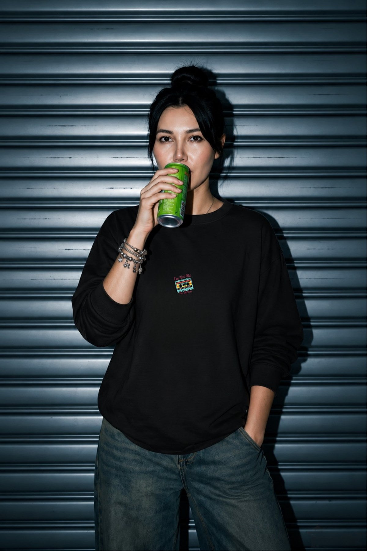 Kadın Oversize Sweatshirt Retro Kaset Baskılı Siyah – Bisiklet Yaka, 3 İplik Şardonlu Polar