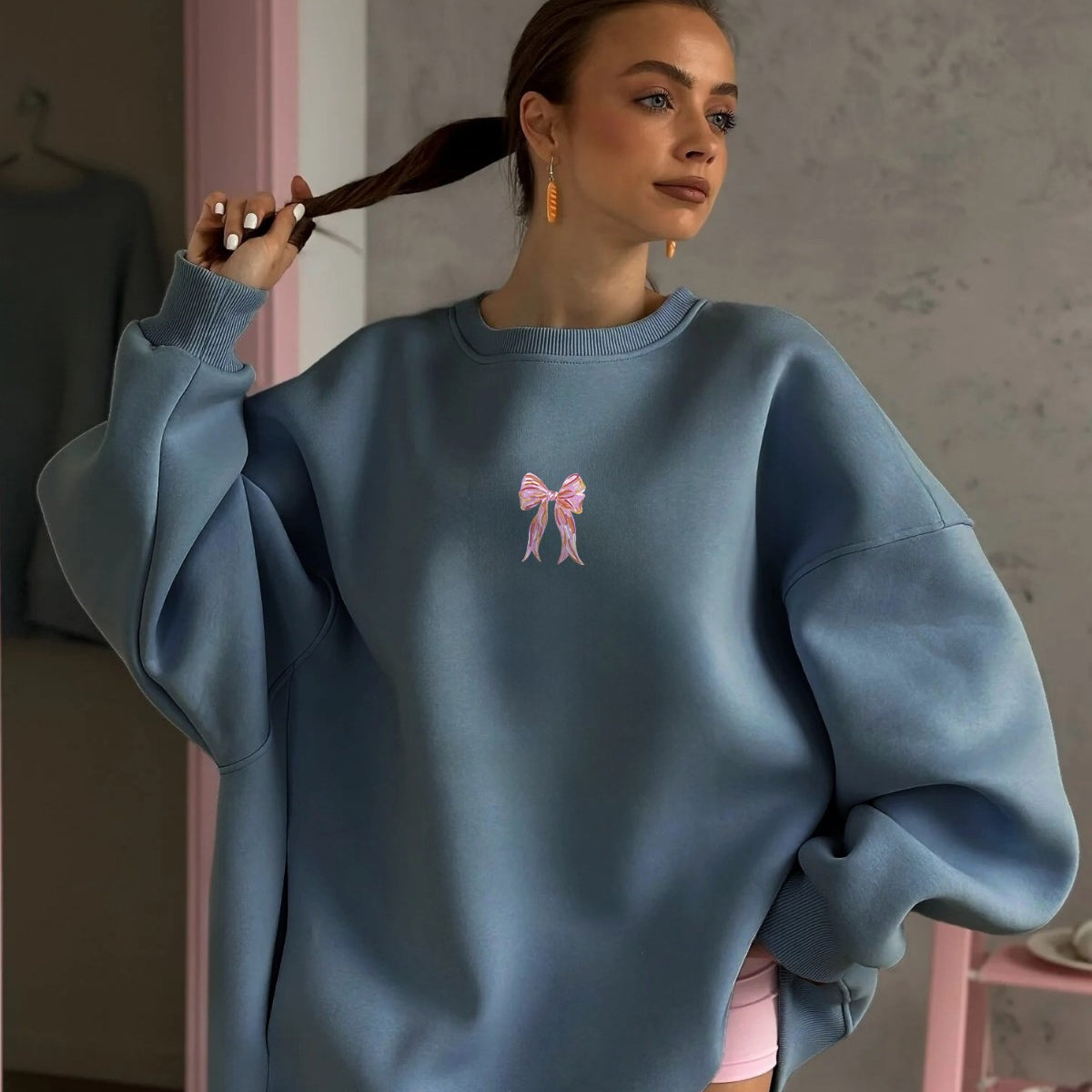 Kadın Oversize Sweat Elbise Pembe Kurdele Baskılı Marine – Bisiklet Yaka, 3 İplik Şardonlu Polar