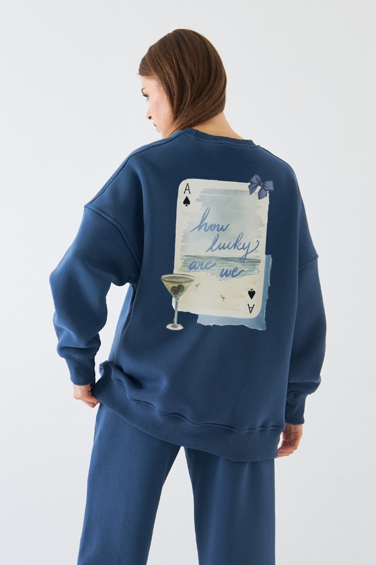 Kadın Oversize Sweatshirt How Lucky Are We Baskılı Marine – Bisiklet Yaka, 3 İplik Şardonlu Polar