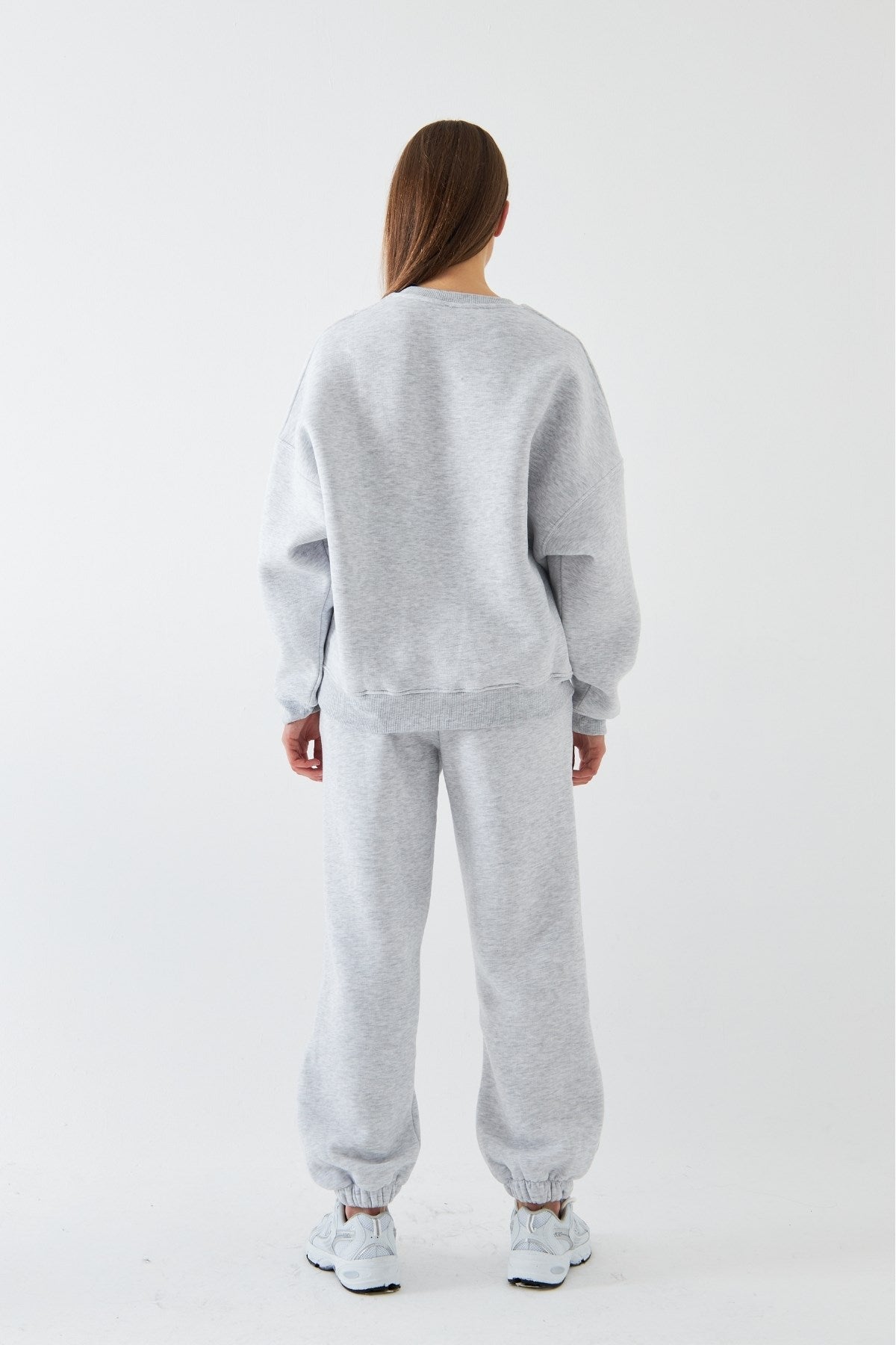 Unisex Oversize Eşofman Takımı Basic Gri – Bisiklet Yaka, Lastikli Paça, 3 İplik Şardonlu Polar