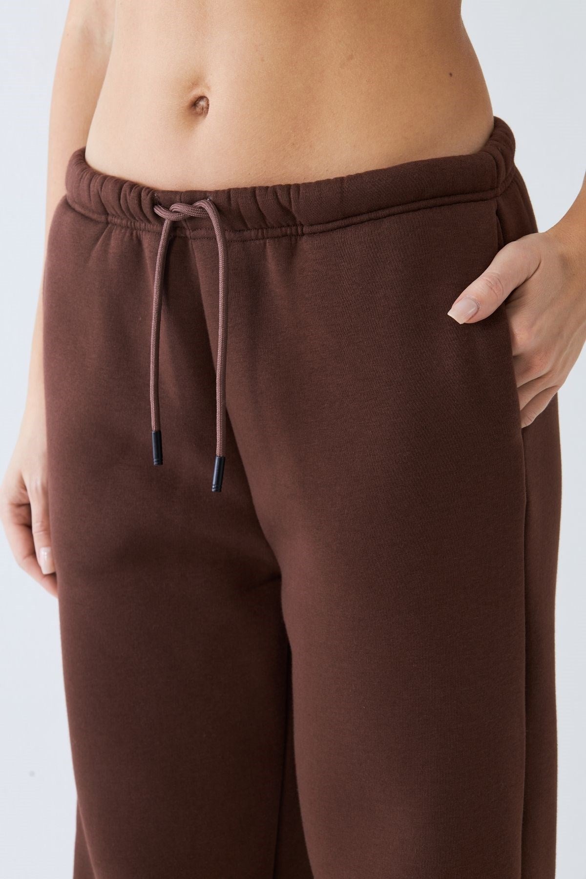 Oversize Unisex Eşofman Altı Kahverengi – 3 İplik Şardonlu, Bol Paça, Cepli, Modern Rahat Kesim