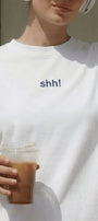 Kadın Oversize Tişört Shh! Baskılı Beyaz – Bisiklet Yaka, Rahat Kalıp, %100 Pamuk