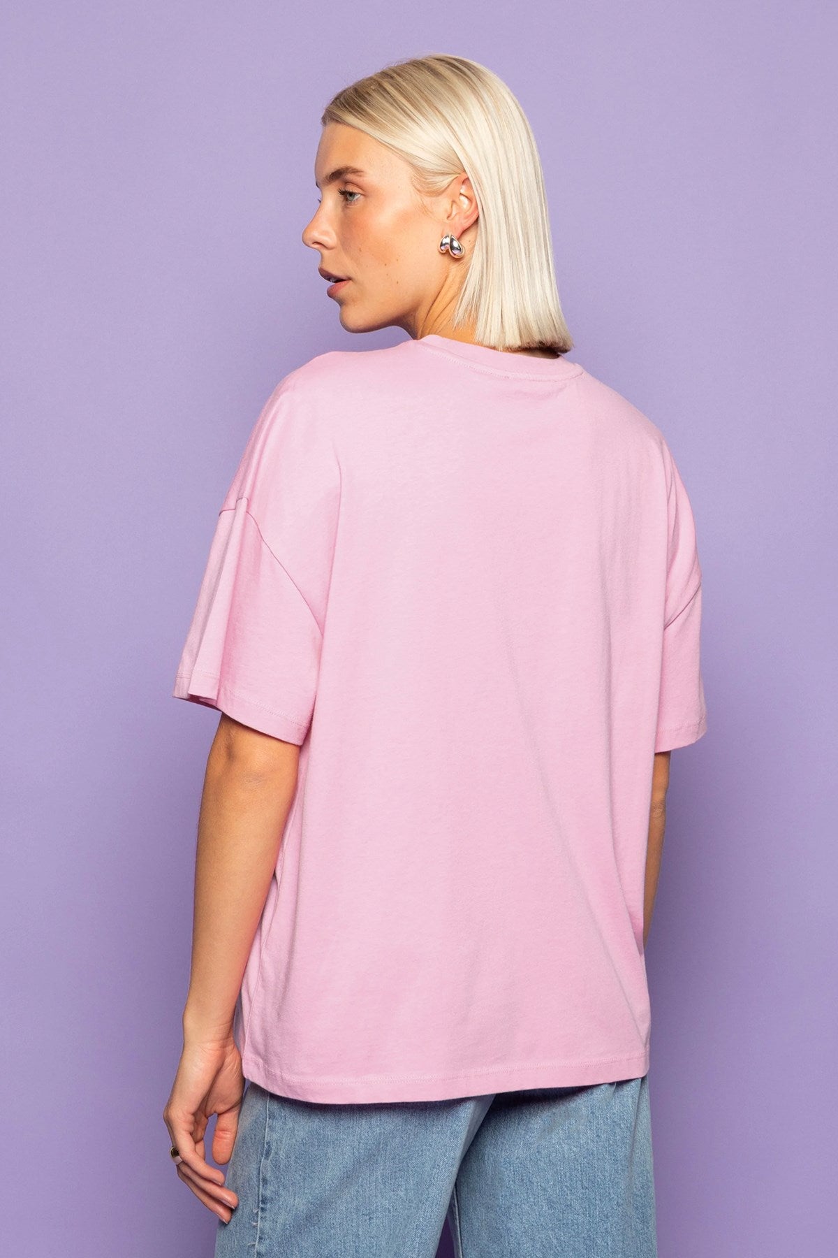 Kadın Oversize Tişört All You Need Is Beach Baskılı Pembe – %100 Pamuk Compact Süprem 24/1