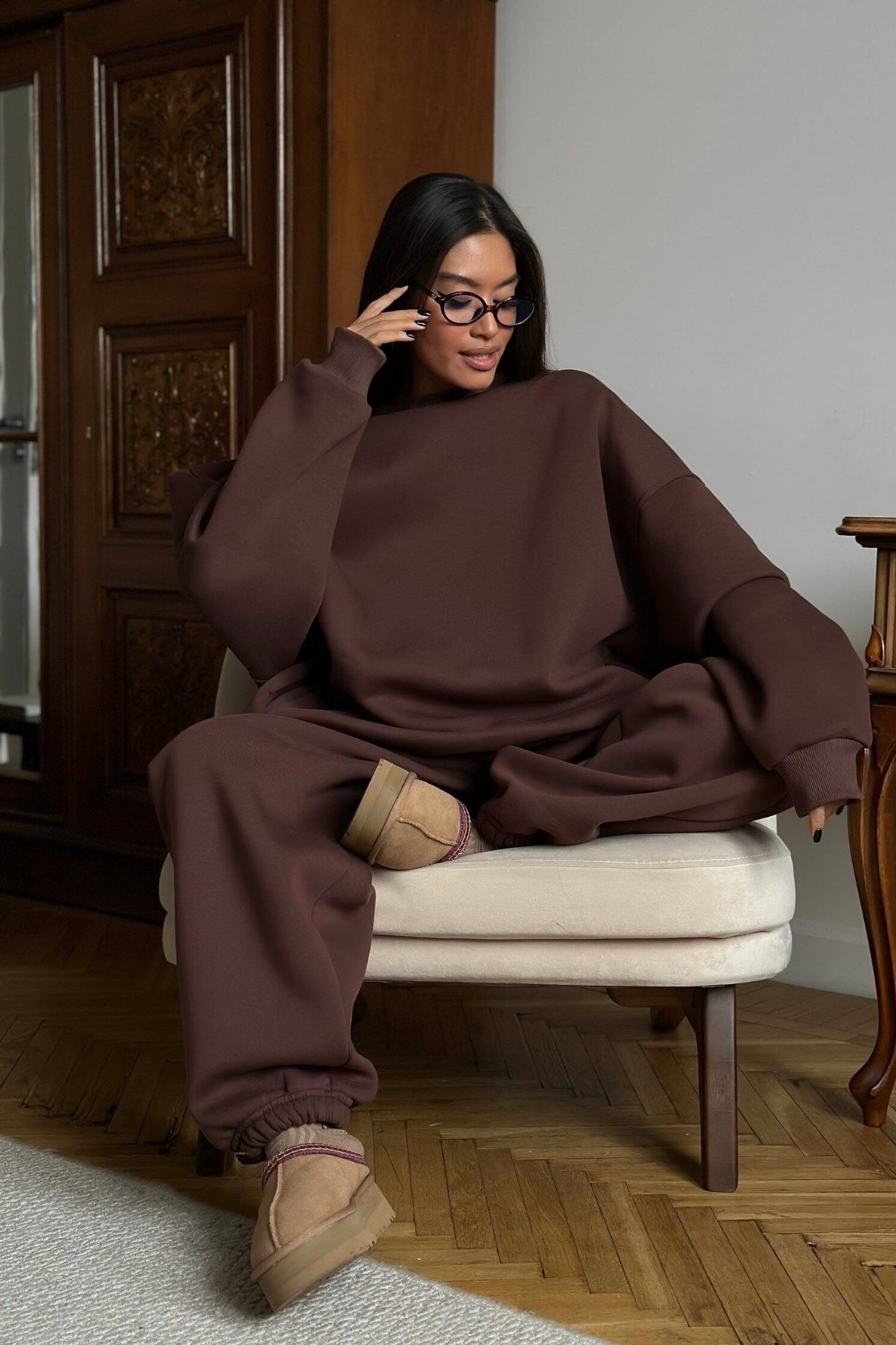 Kadın Oversize Sweat Elbise Eşofman Takımı Basic Kahverrengi – Bisiklet Yaka, Lastikli Paça, 3İplik 