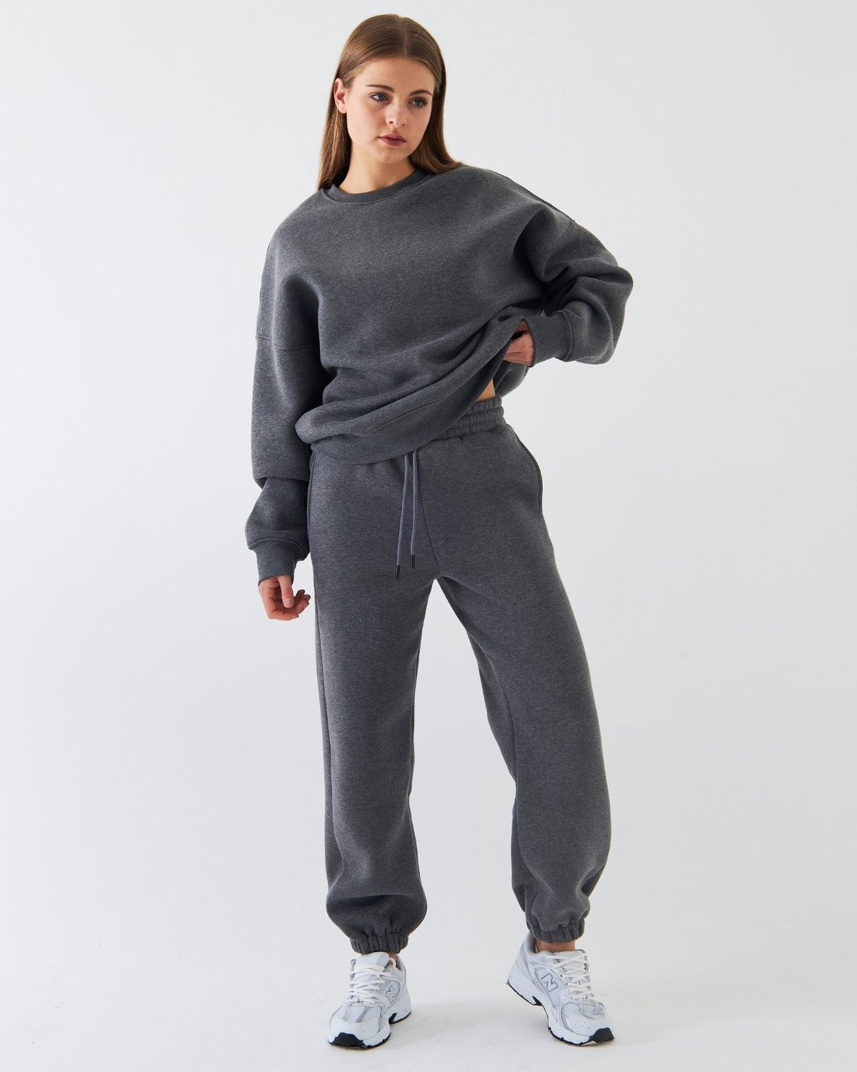 Unisex Oversize Eşofman Takımı Basic Füme Melanj – Bisiklet Yaka, Lastikli Paça, 3 İplik Polar