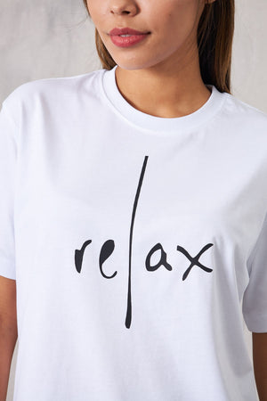 Relax Yazılı Oversize Beyaz Kadın T-Shirt