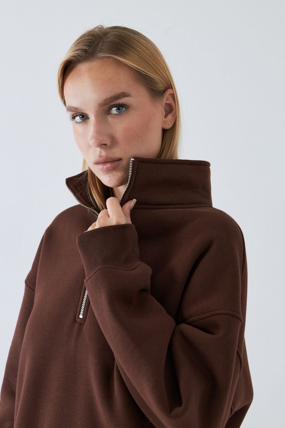 Unisex Oversize Sweatshirt Basic Kahverengi – Yarım Fermuar Dik Yaka, 3 İplik Şardonlu Polar