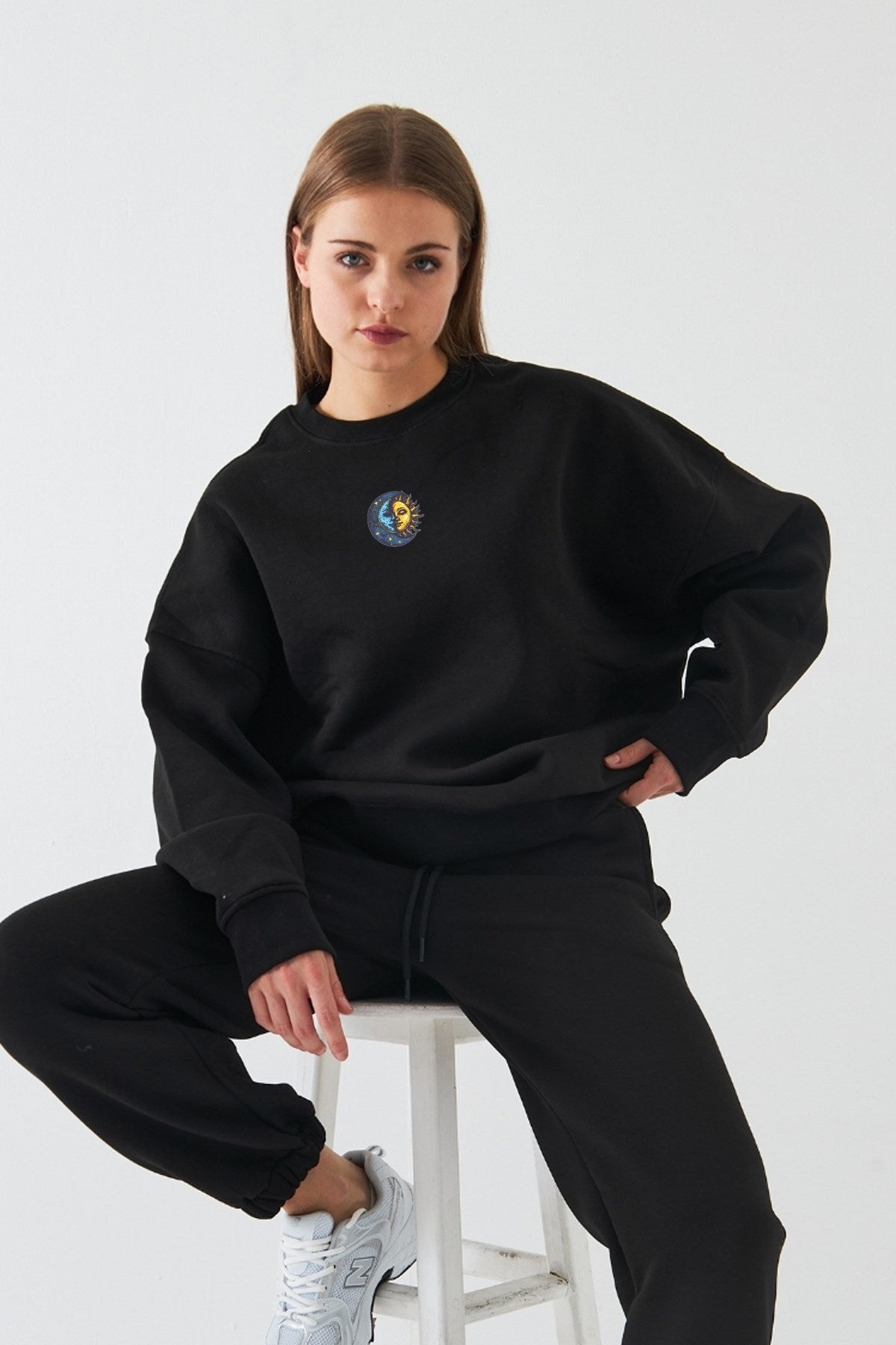 Kadın Oversize Sweatshirt Sun & Moon Baskılı Siyah – Bisiklet Yaka, 3 İplik Şardonlu Polar