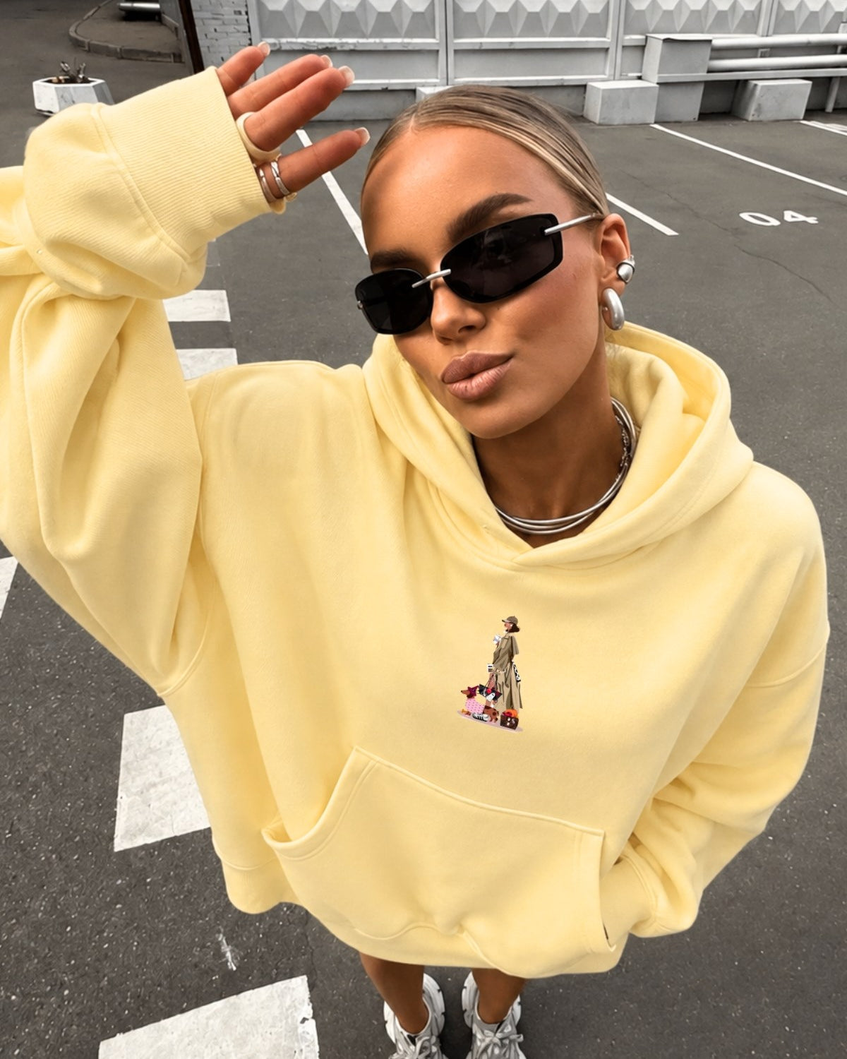 Kadın Oversize Hoodie City Walk Baskılı Sarı – Kapüşonlu, Kanguru Cepli, 3 İplik Polar