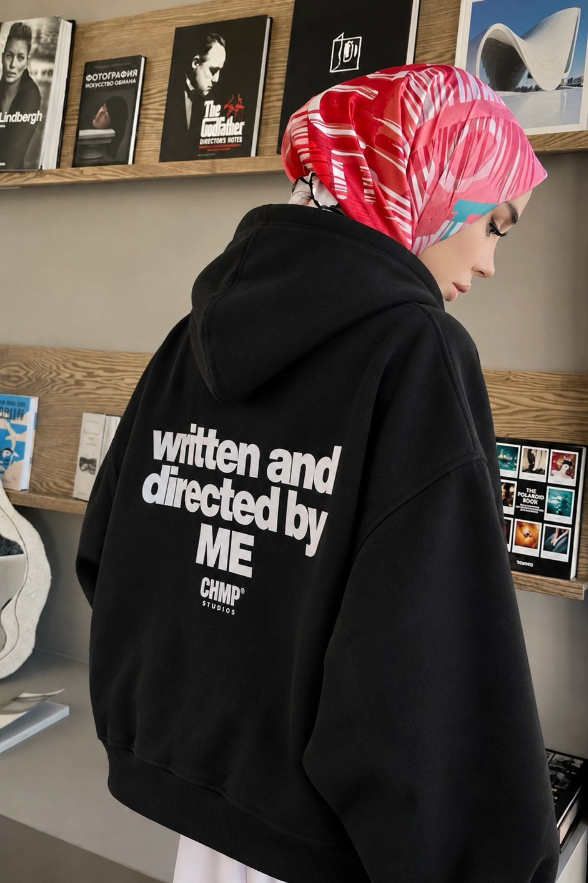 Kadın Oversize Hoodie Written & Directed Baskılı Siyah – Kapüşonlu, Sırt Baskılı, 3 İplik