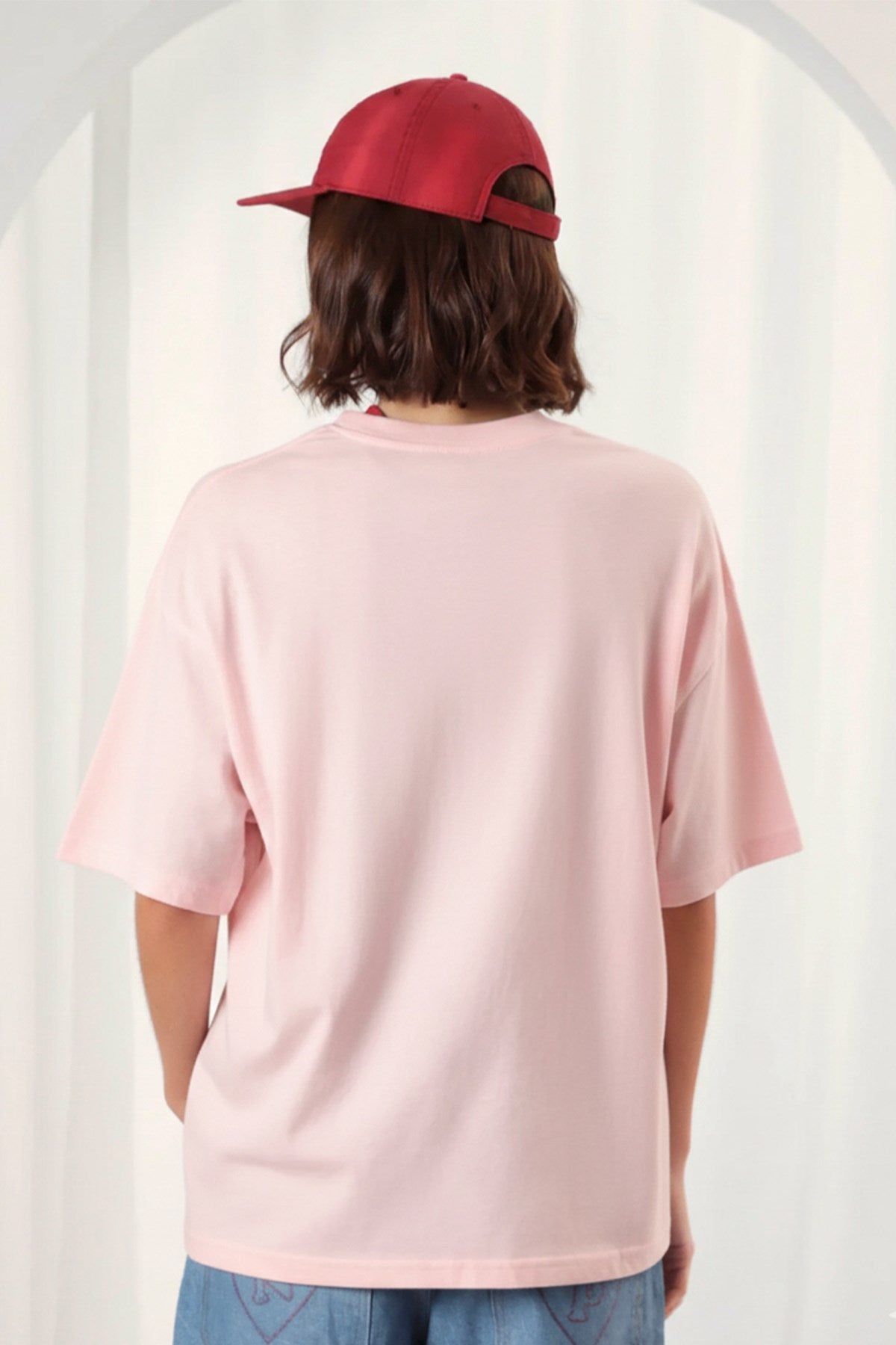 Kadın Oversize Tişört MILO Bear Baskılı Pembe – Bisiklet Yaka, Rahat Kalıp, %100 Pamuk