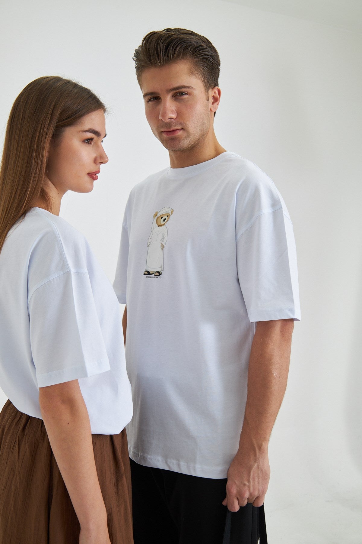 Unisex Special Edition Ayıcık Baskılı Beyaz Tişört Çift Kombini