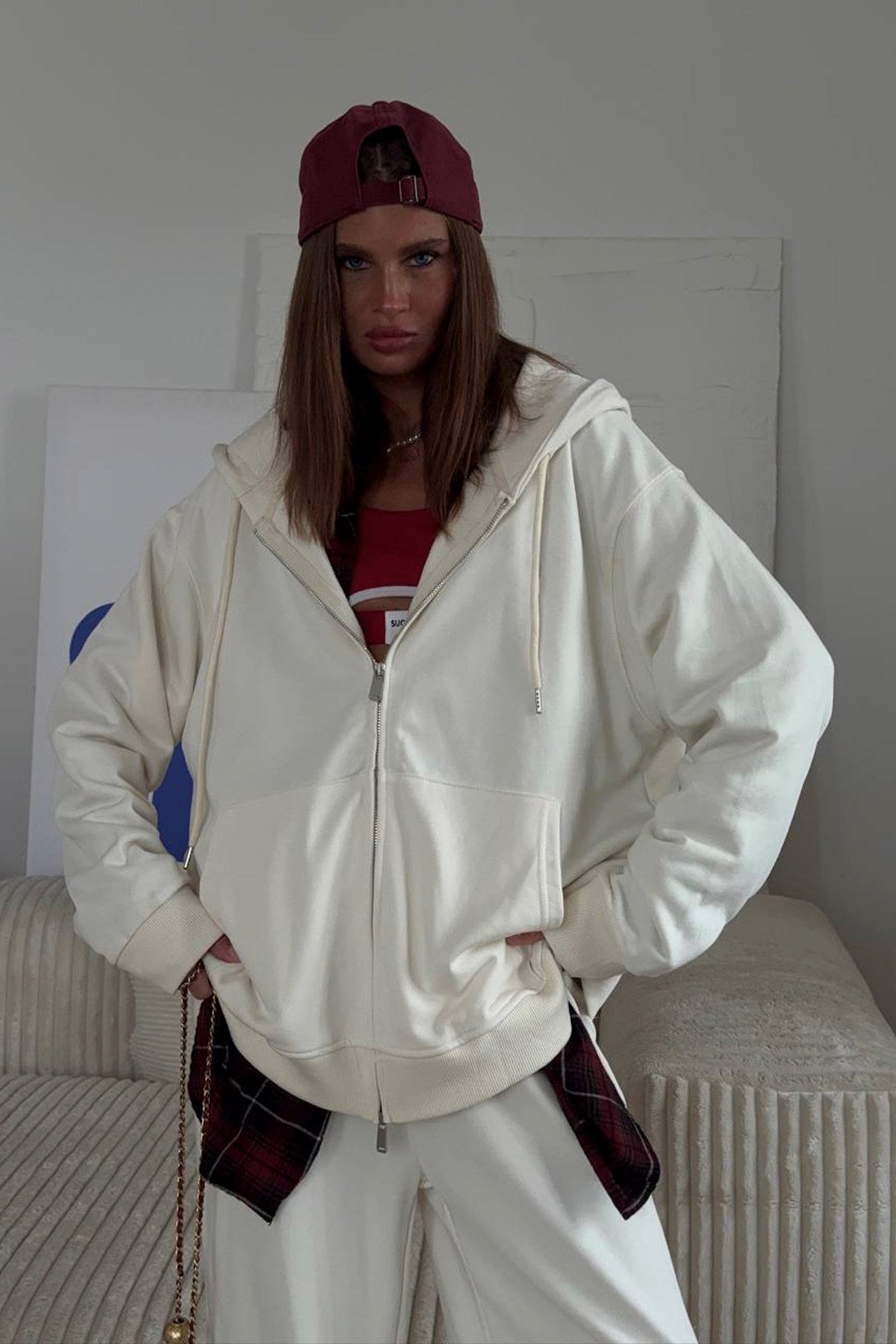 Kadın Oversize Eşofman Takımı Beyaz – Kapüşonlu Fermuarlı, Şerit Detaylı, Bağcıklı Bel, Bol paça