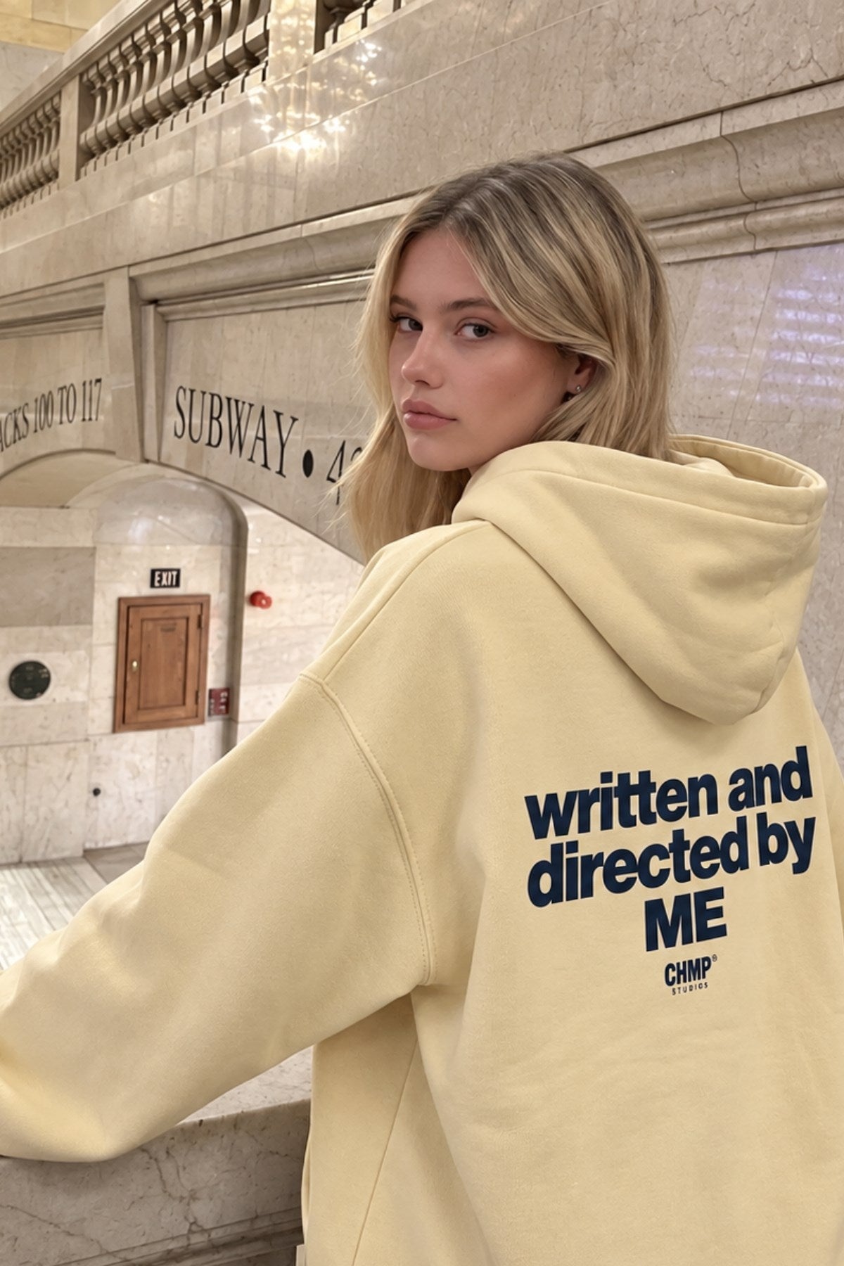 Kadın Oversize Hoodie Written & Directed Baskılı Sarı – Kapüşonlu, Sırt Baskılı, 3 İplik