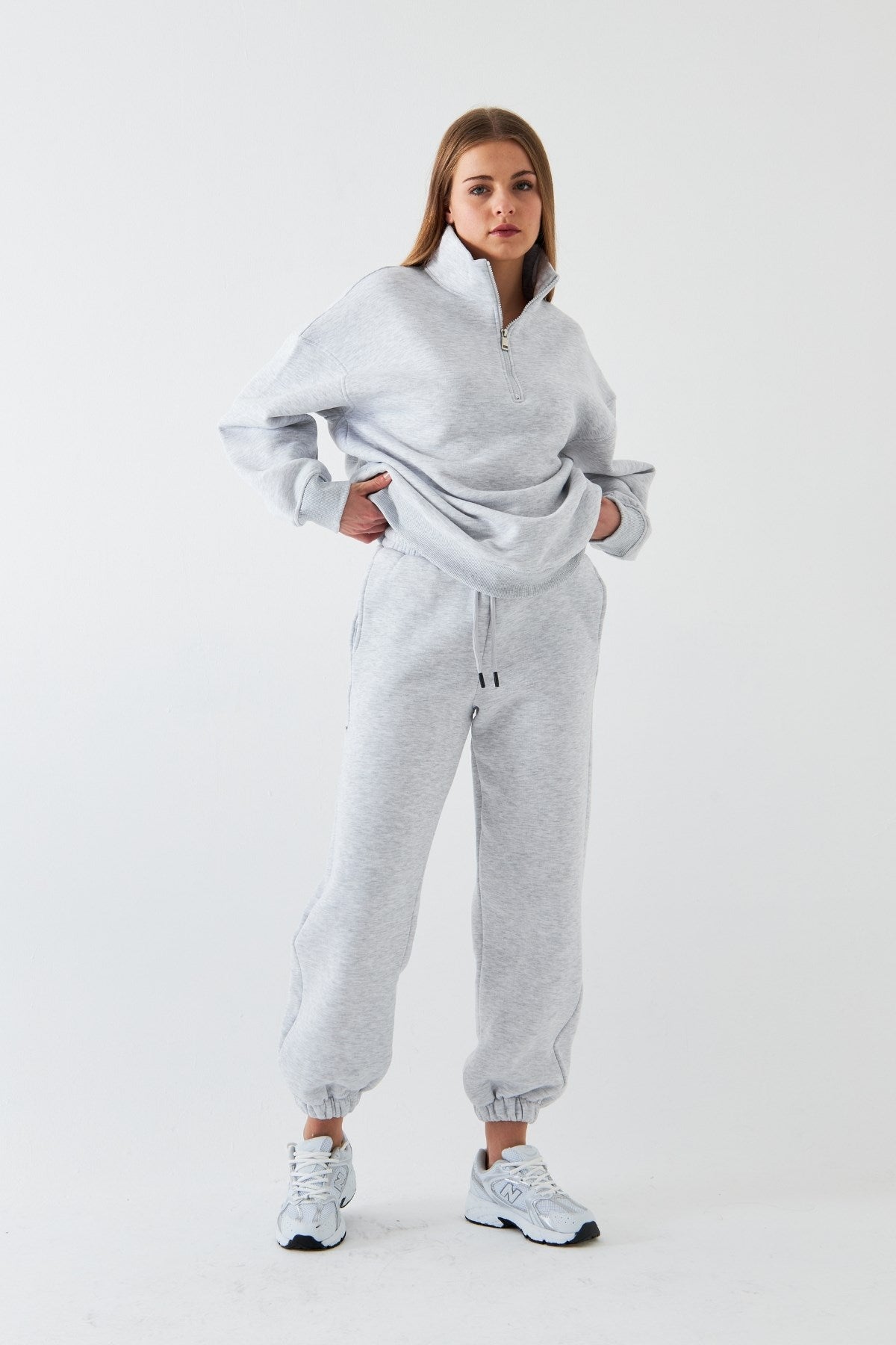 Unisex Oversize Eşofman Takımı Basic Gri – Fermuarlı Dik Yaka, Lastikli Paça, 3 İplik Şardonlu Polar