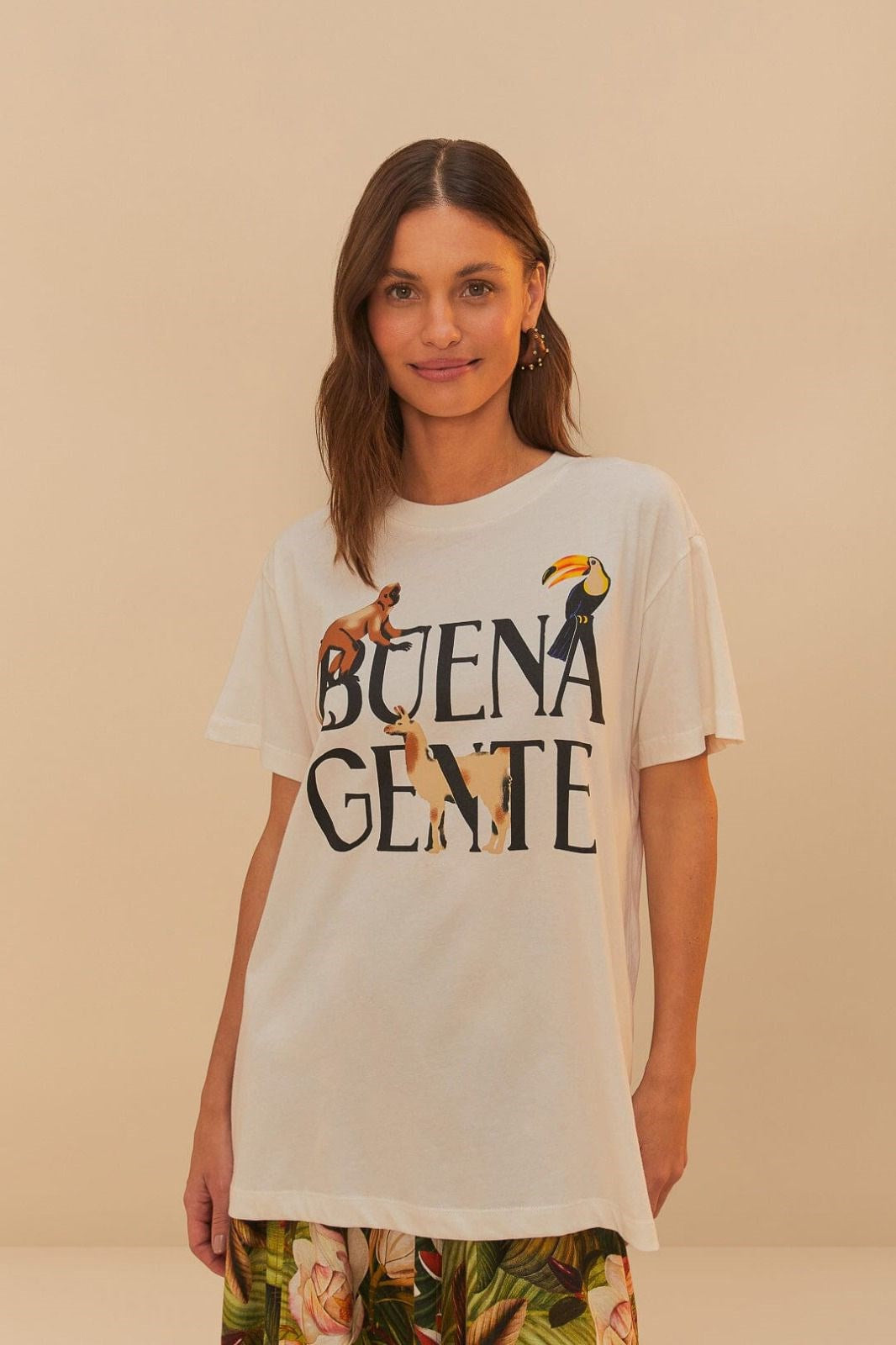 Kadın Beyaz Oversize Buena Gente Yazılı Hayvan Desenli Baskılı Tişört