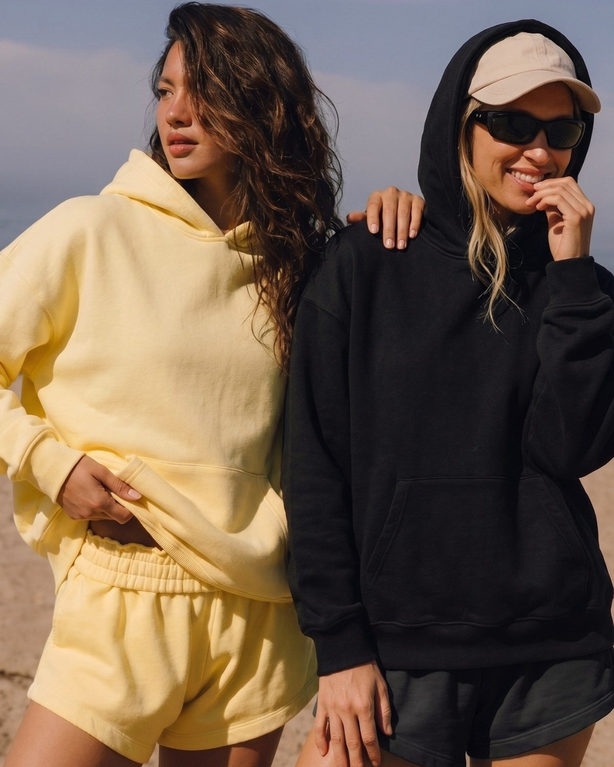Unisex 2’li Oversize Basic Hoodie Siyah & Sarı – Kapüşonlu, Cepli, 3 İplik Şardonlu Polar